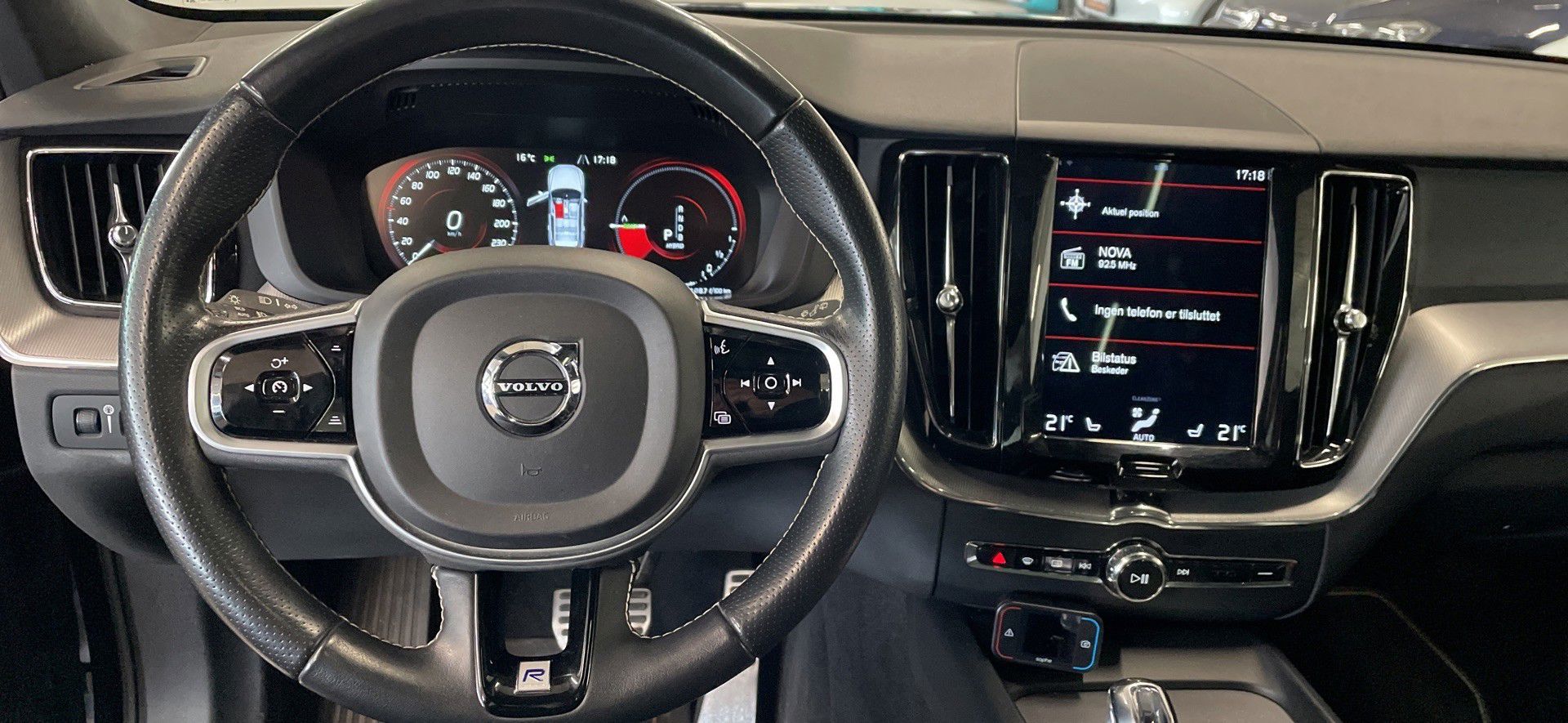 Billede af Volvo XC60 2,0 T8 Twin Engine  Plugin-hybrid R-design AWD 390HK 5d 8g Aut.