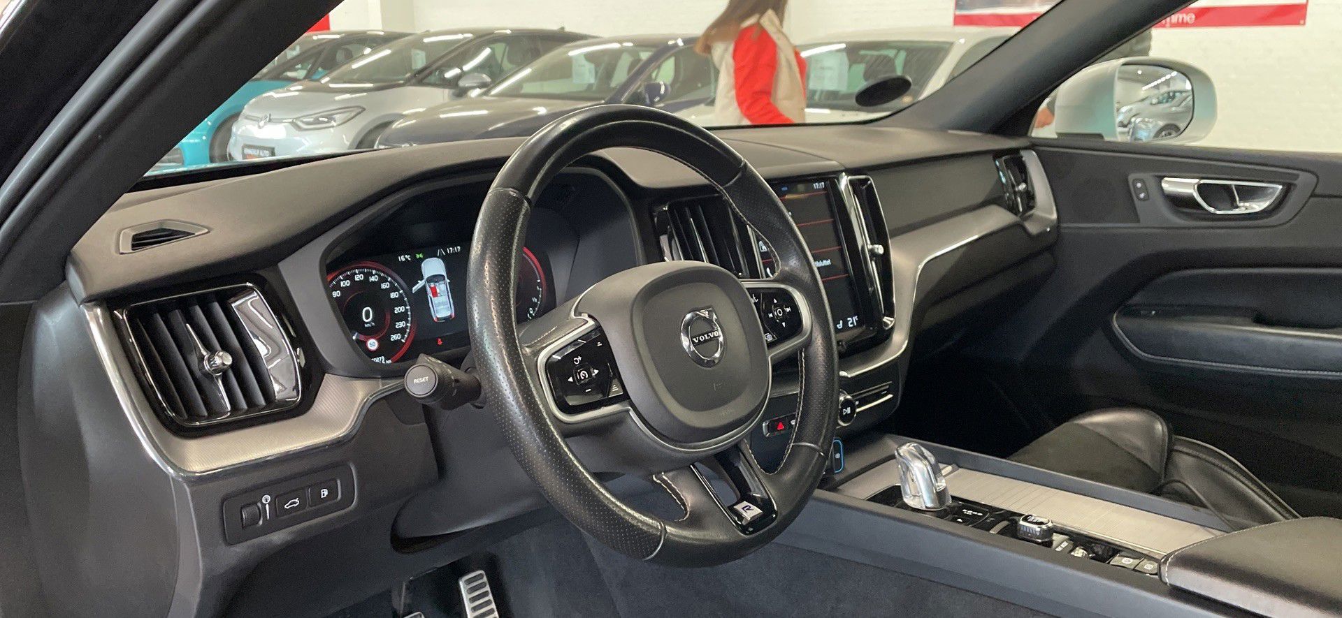 Billede af Volvo XC60 2,0 T8 Twin Engine  Plugin-hybrid R-design AWD 390HK 5d 8g Aut.