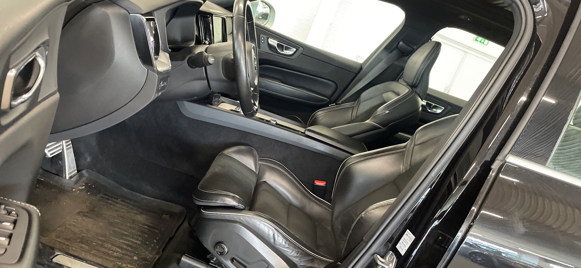 Billede af Volvo XC60 2,0 T8 Twin Engine  Plugin-hybrid R-design AWD 390HK 5d 8g Aut.