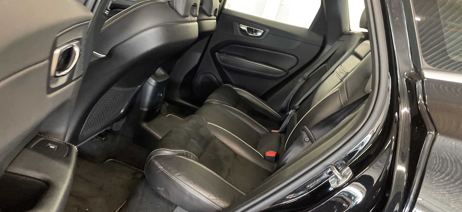 Billede af Volvo XC60 2,0 T8 Twin Engine  Plugin-hybrid R-design AWD 390HK 5d 8g Aut.