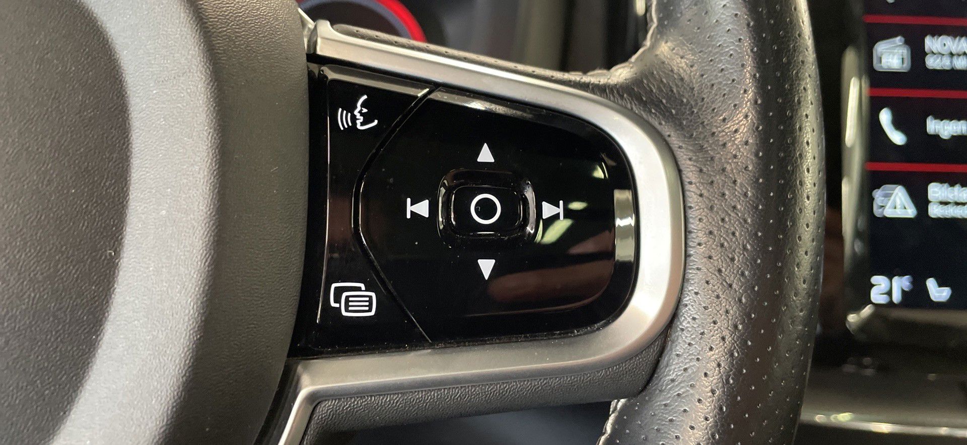 Billede af Volvo XC60 2,0 T8 Twin Engine  Plugin-hybrid R-design AWD 390HK 5d 8g Aut.
