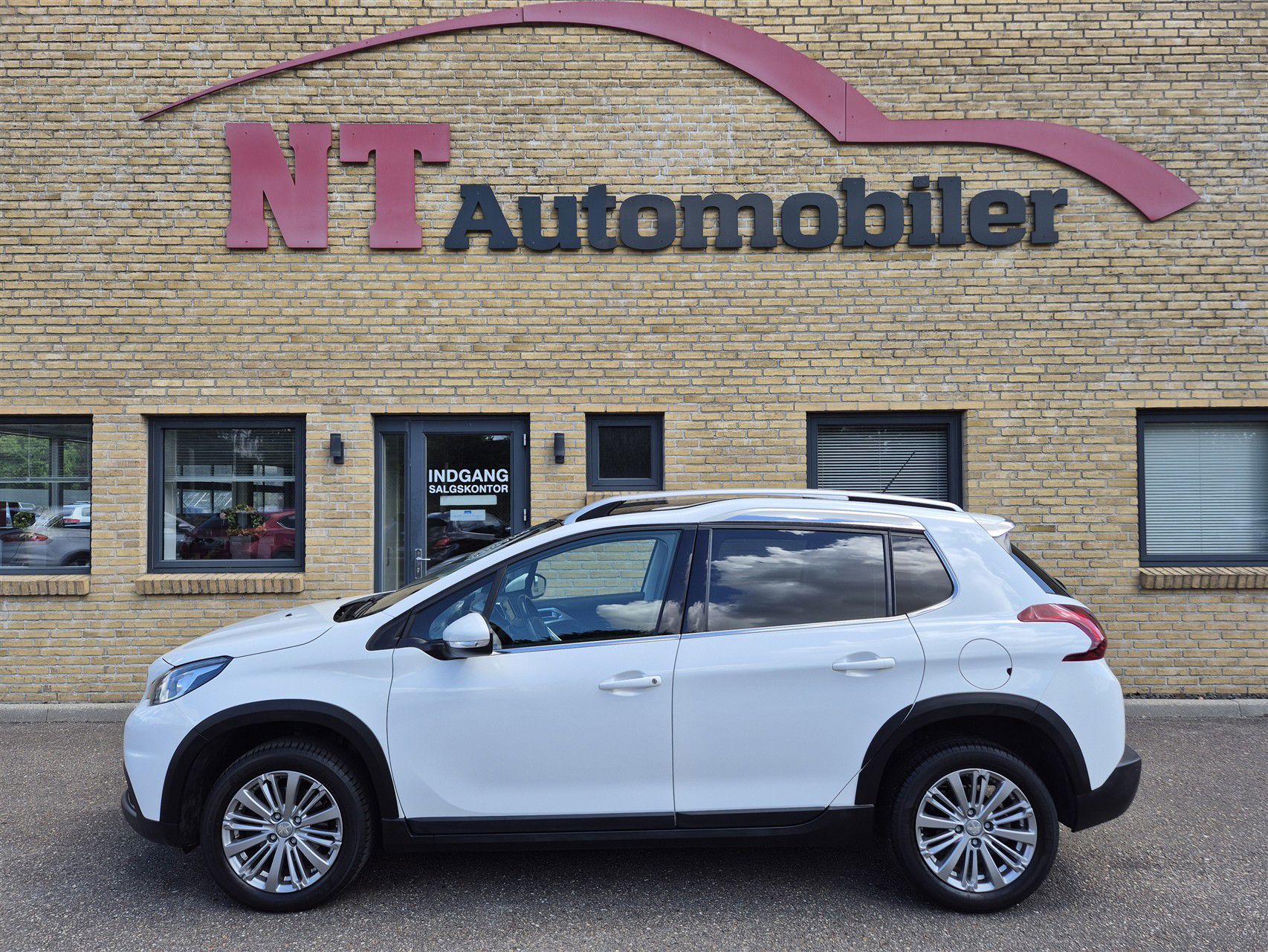 Billede af Peugeot 2008 1,2 e-THP Allure Sky 110HK