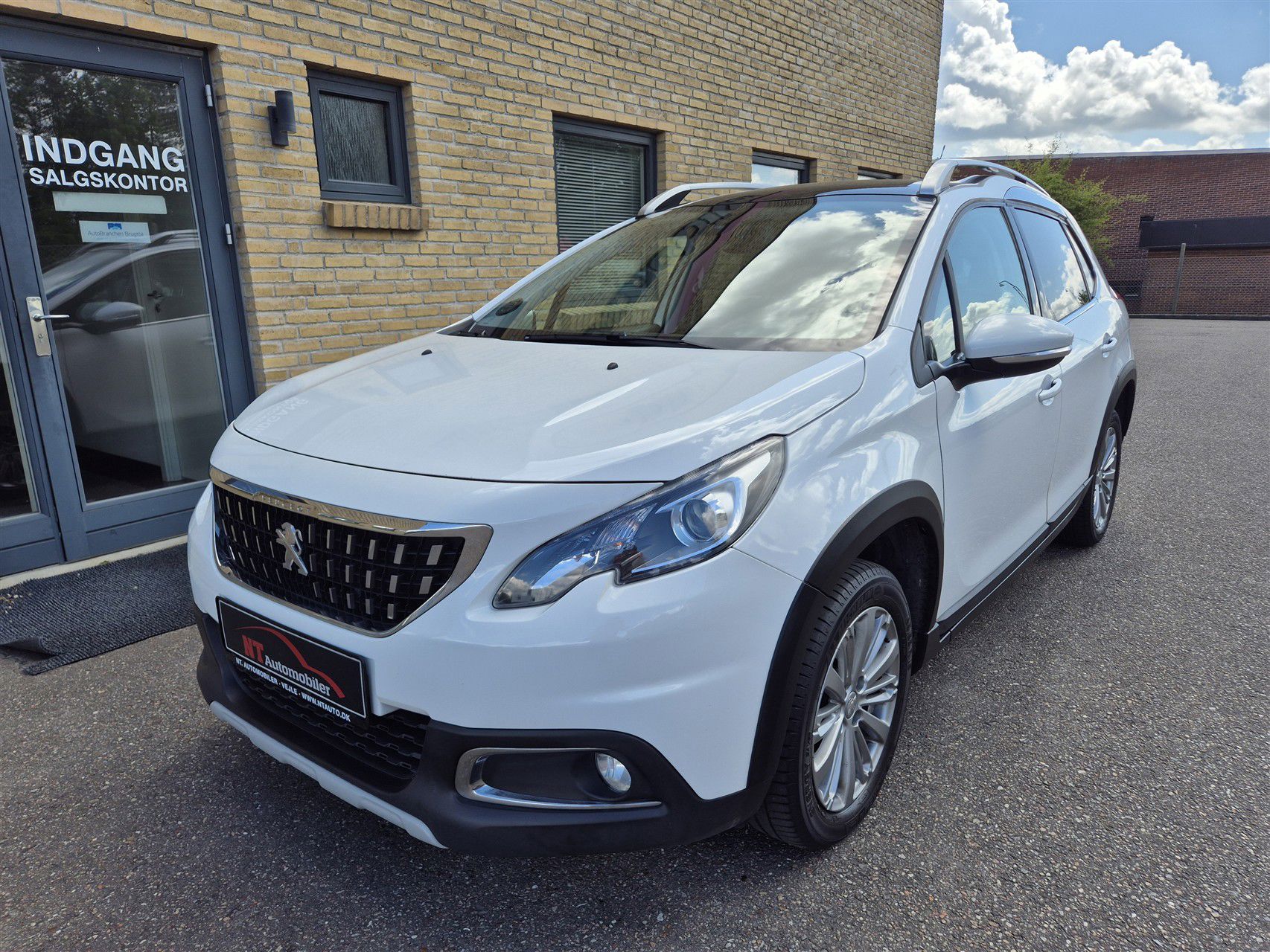 Billede af Peugeot 2008 1,2 e-THP Allure Sky 110HK
