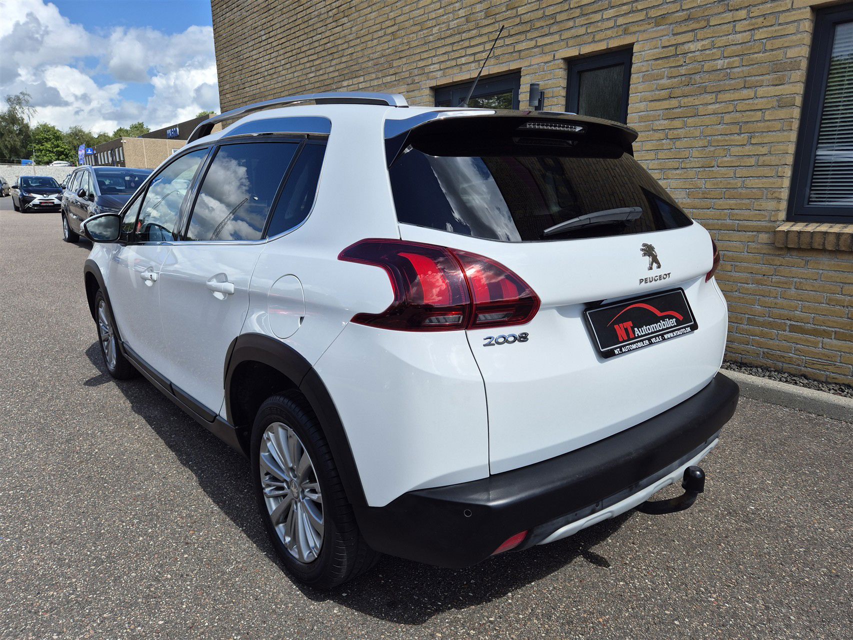 Billede af Peugeot 2008 1,2 e-THP Allure Sky 110HK