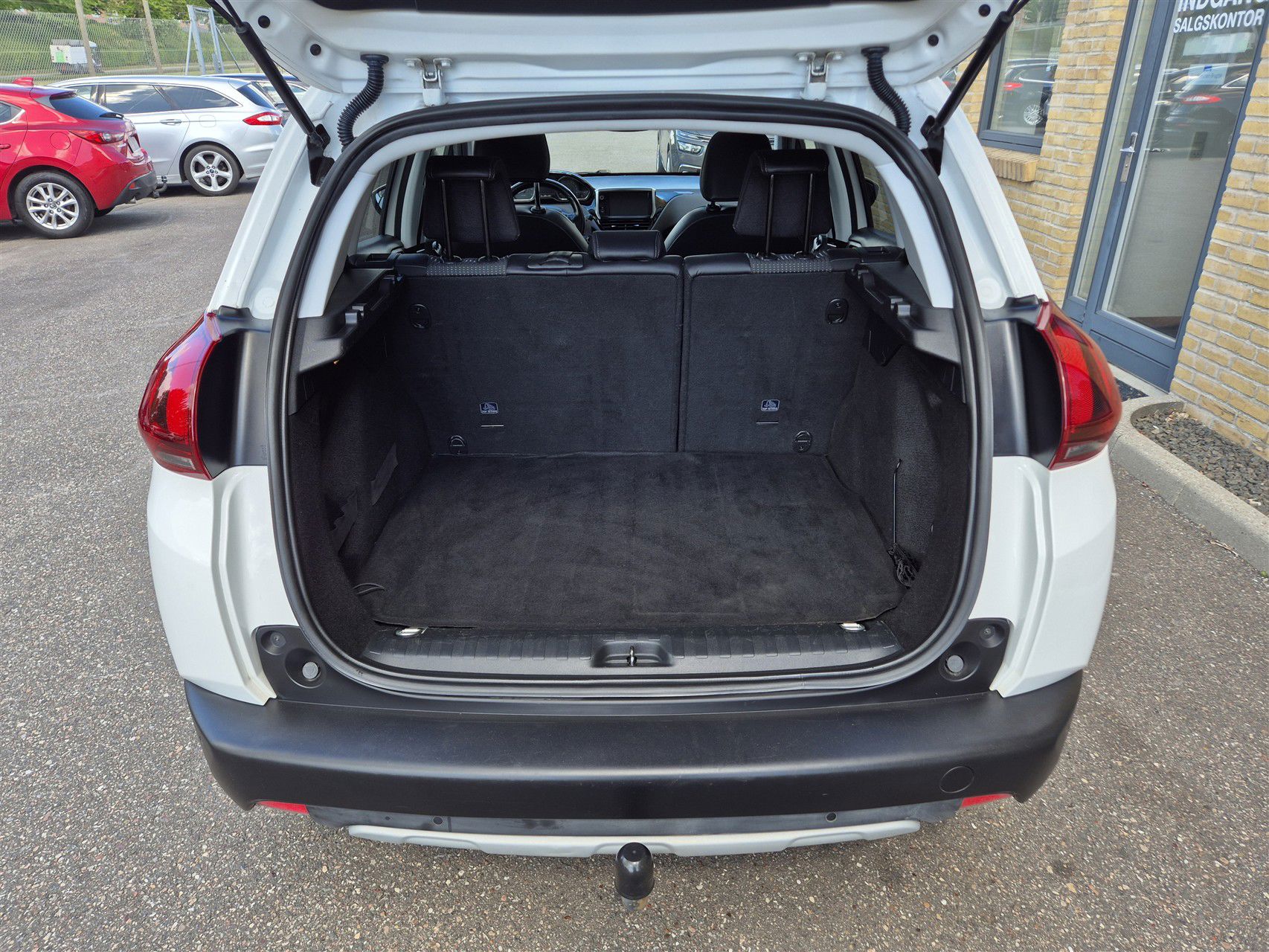 Billede af Peugeot 2008 1,2 e-THP Allure Sky 110HK