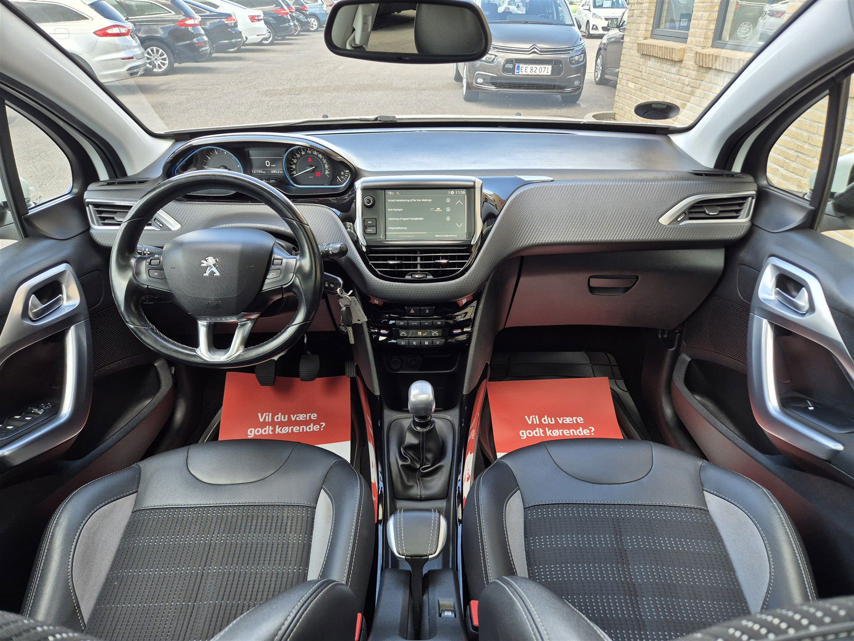 Billede af Peugeot 2008 1,2 e-THP Allure Sky 110HK