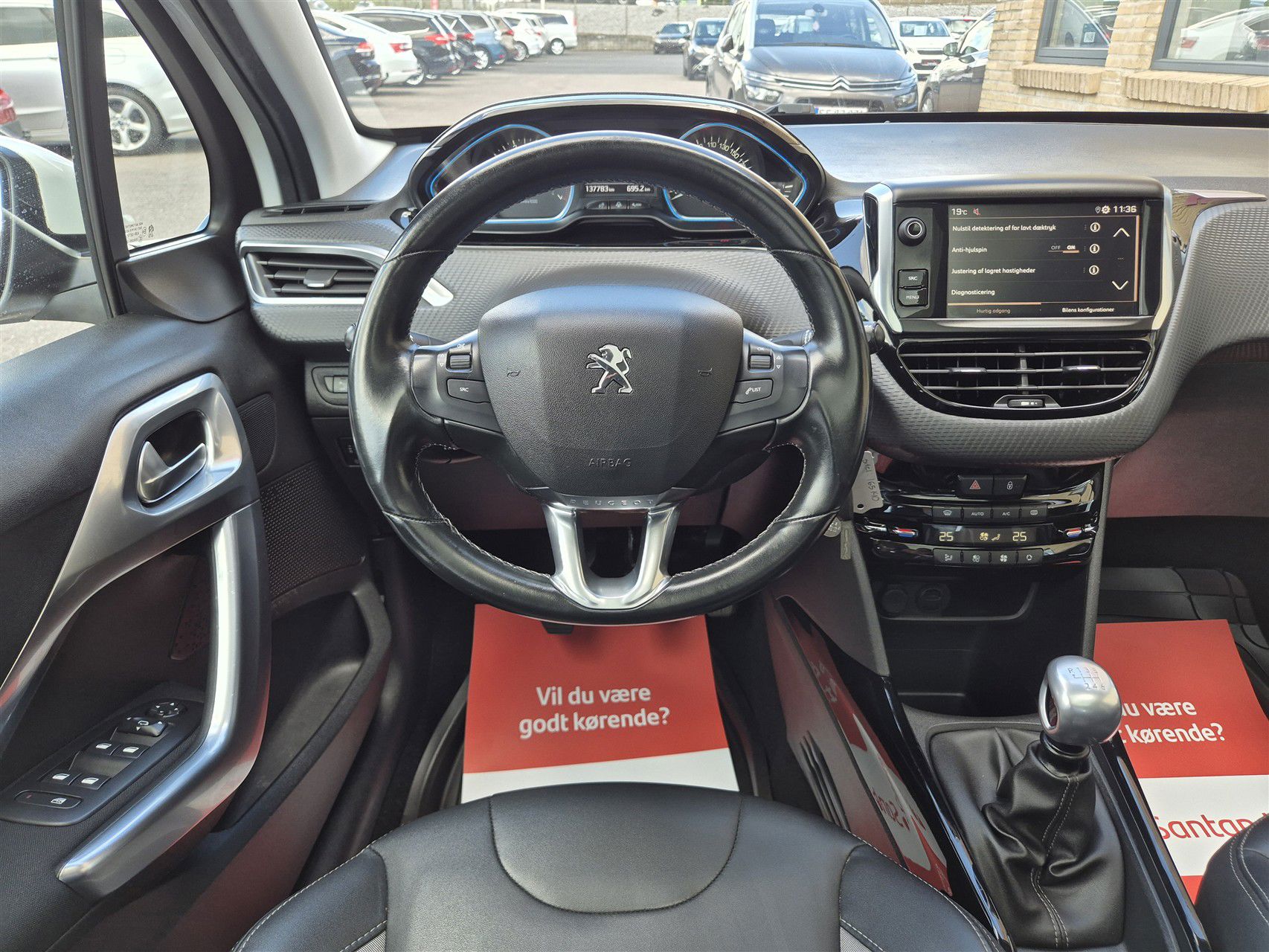 Billede af Peugeot 2008 1,2 e-THP Allure Sky 110HK