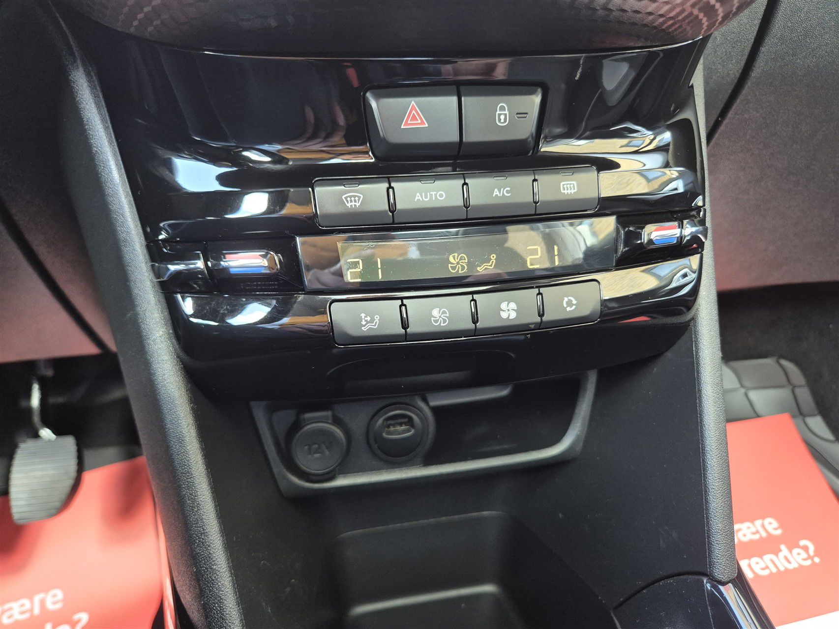 Billede af Peugeot 2008 1,2 e-THP Allure Sky 110HK
