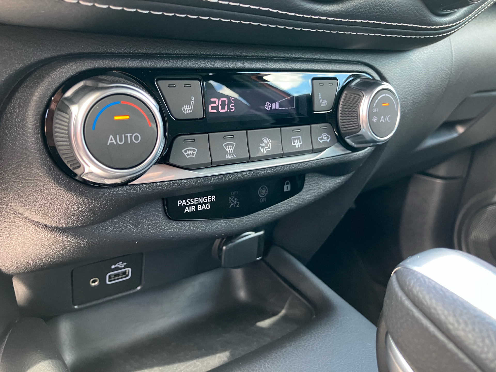 Billede af Nissan Juke 1,0 Dig-T N-Connecta DCT 114HK 5d 7g Aut.
