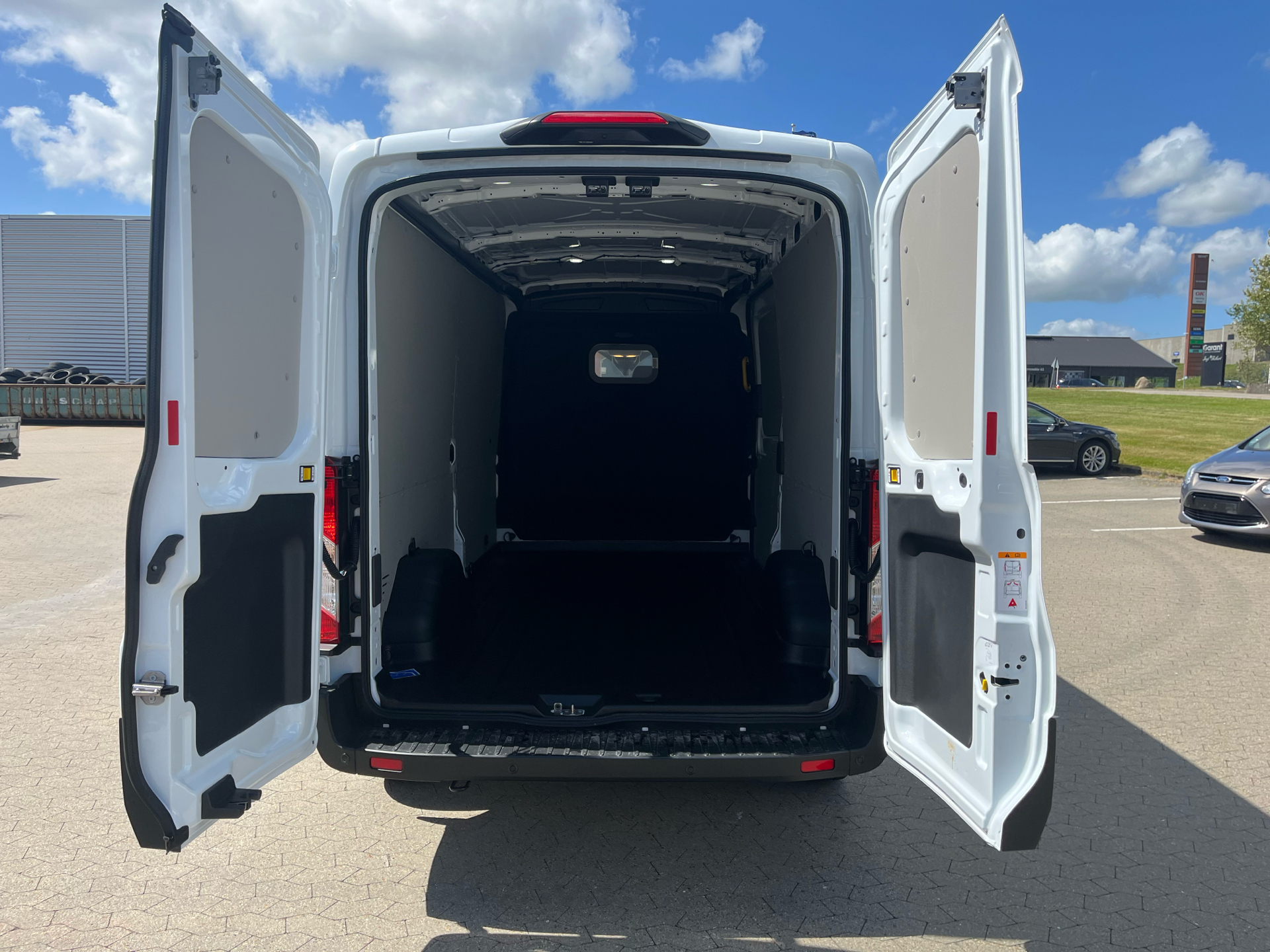 Billede af Ford Transit 350 L3H2 2,0 TDCi Trend 130HK Van 6g