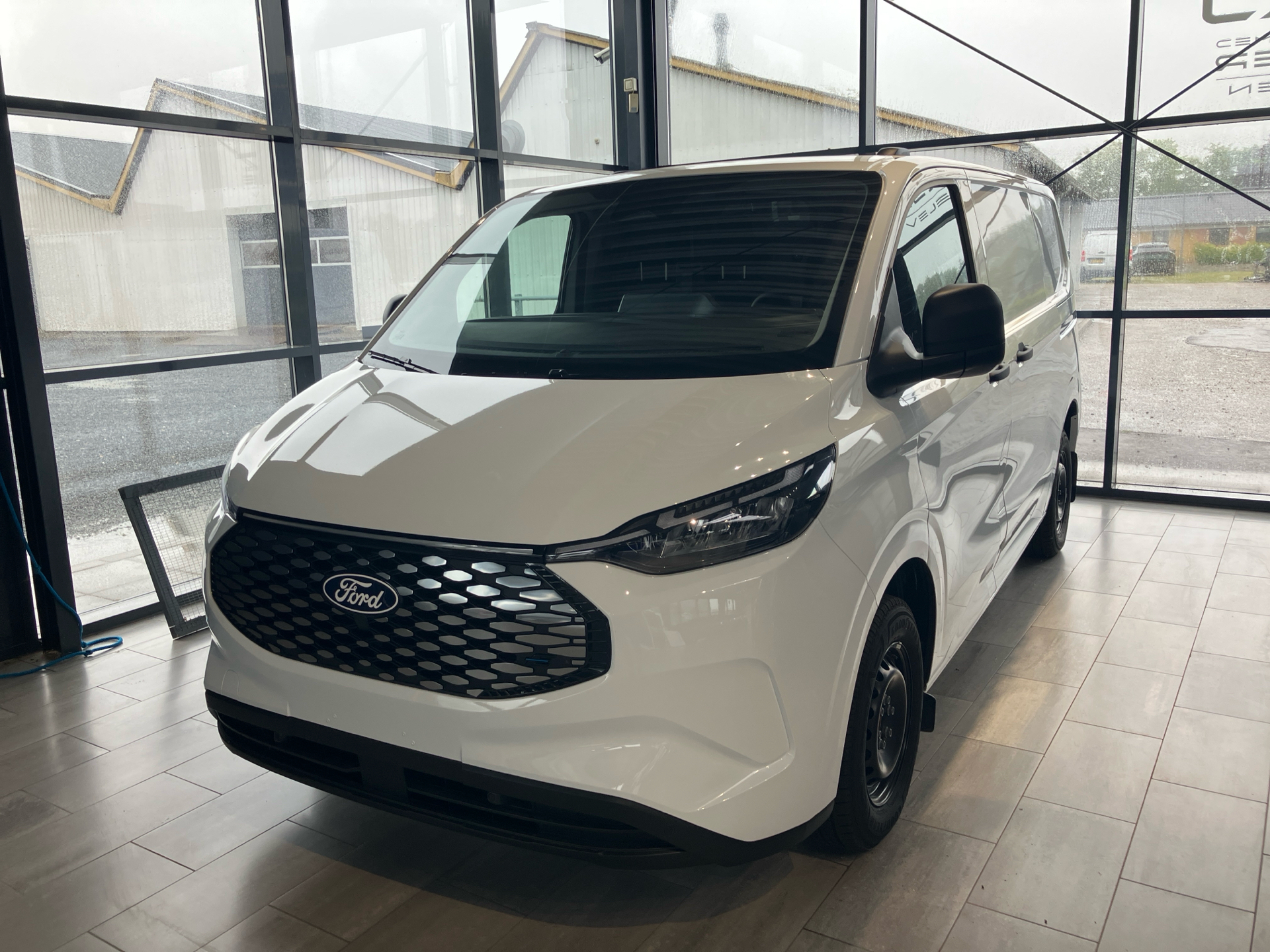 Billede af Ford E-Transit Custom 320 L1H1 EL Trend 136HK Van Aut.