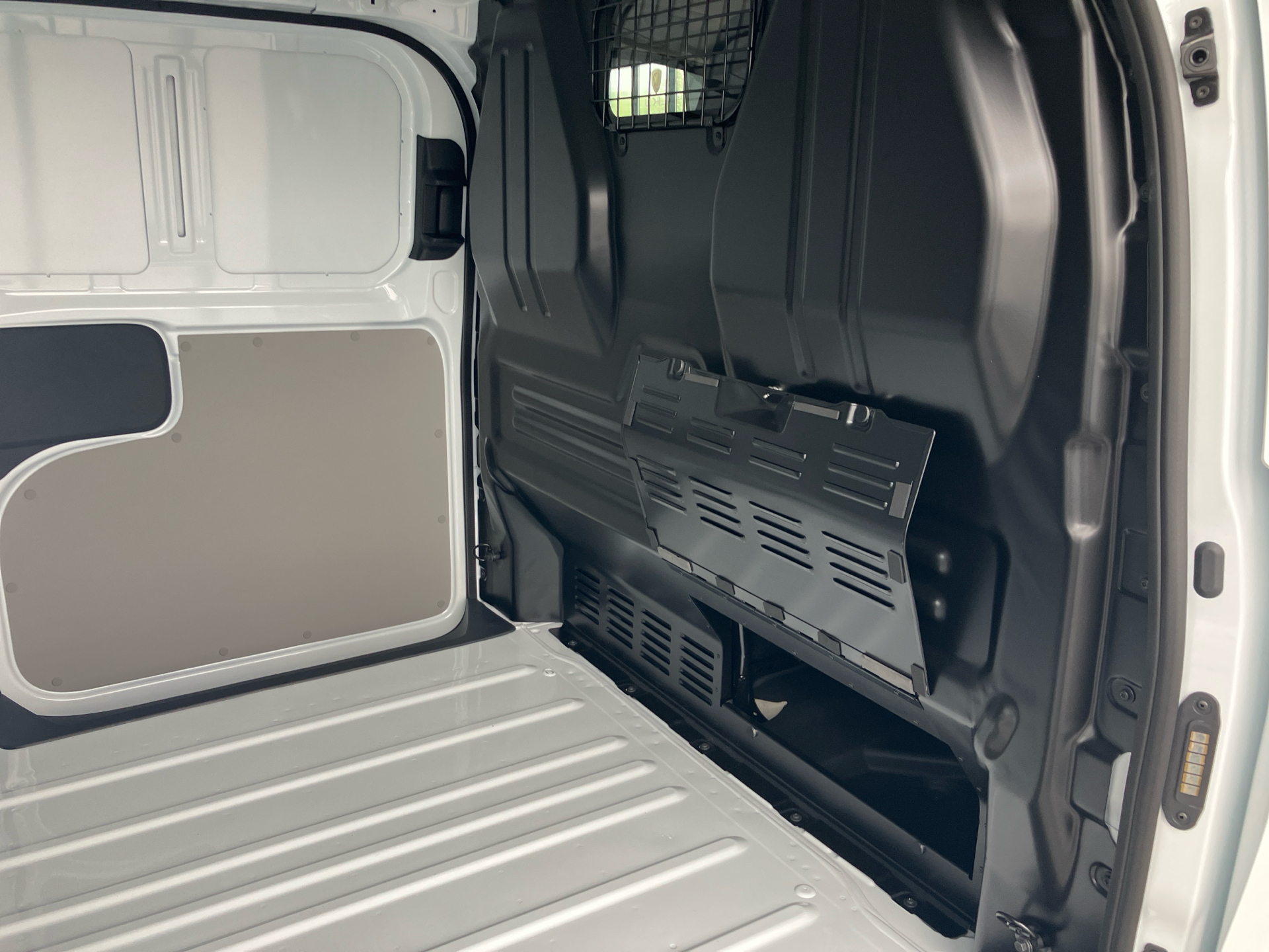 Billede af Ford E-Transit Custom 320 L1H1 EL Trend 136HK Van Aut.