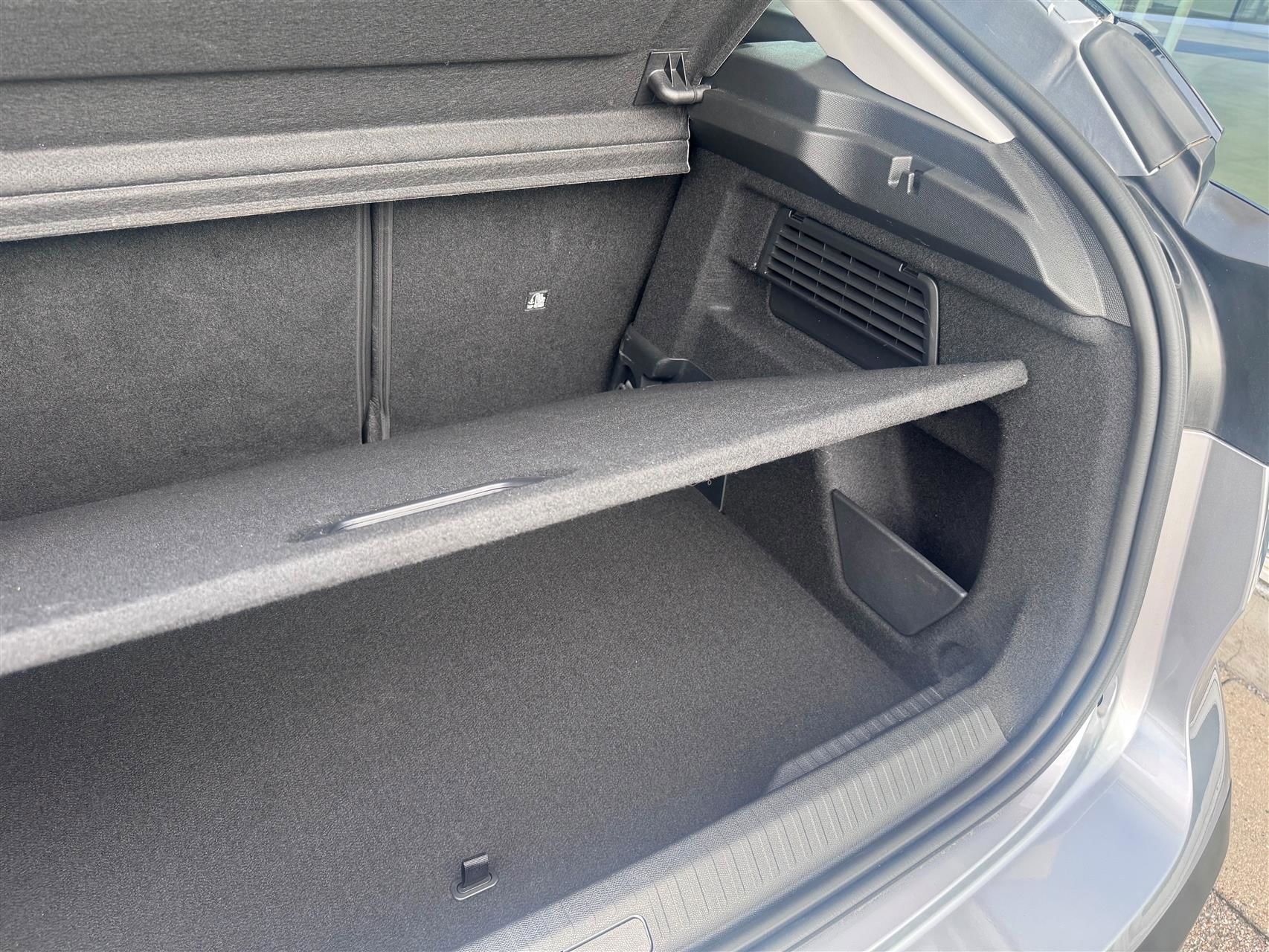 Billede af Citroën C4 1,2 PureTech Chevron Sport EAT8 130HK 5d 8g Aut.