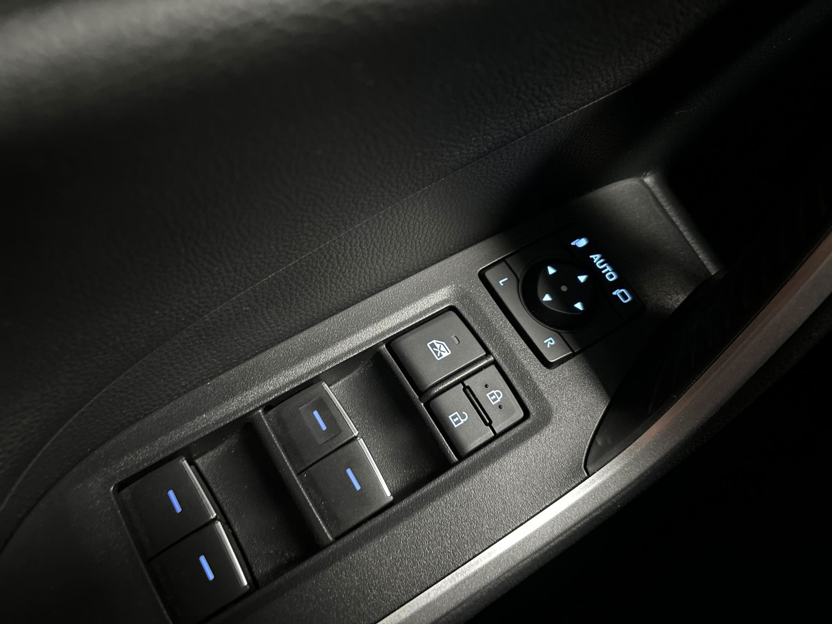 Billede af Toyota RAV4 Plug-in 2,5 Plugin-hybrid Style AWD 306HK 5d 6g Aut.