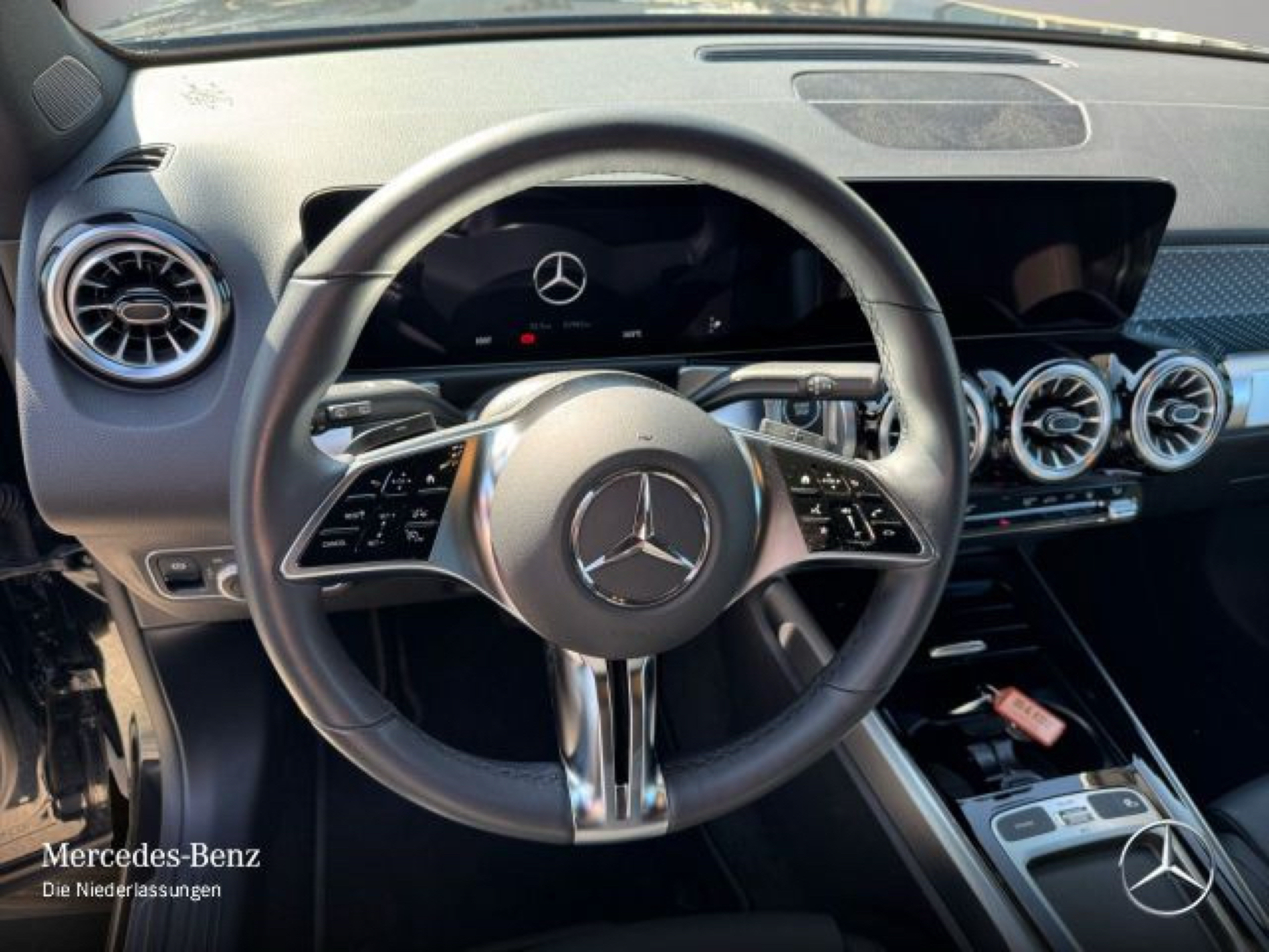 Billede af Mercedes-Benz EQB 250+ EL Progressive 7 pers. 190HK 5d Aut.