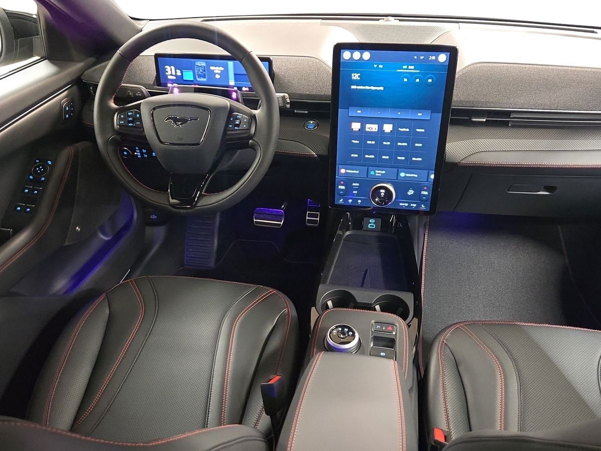 Billede af Ford Mustang Mach-E EL UR Premium AWD 351HK 5d Aut.