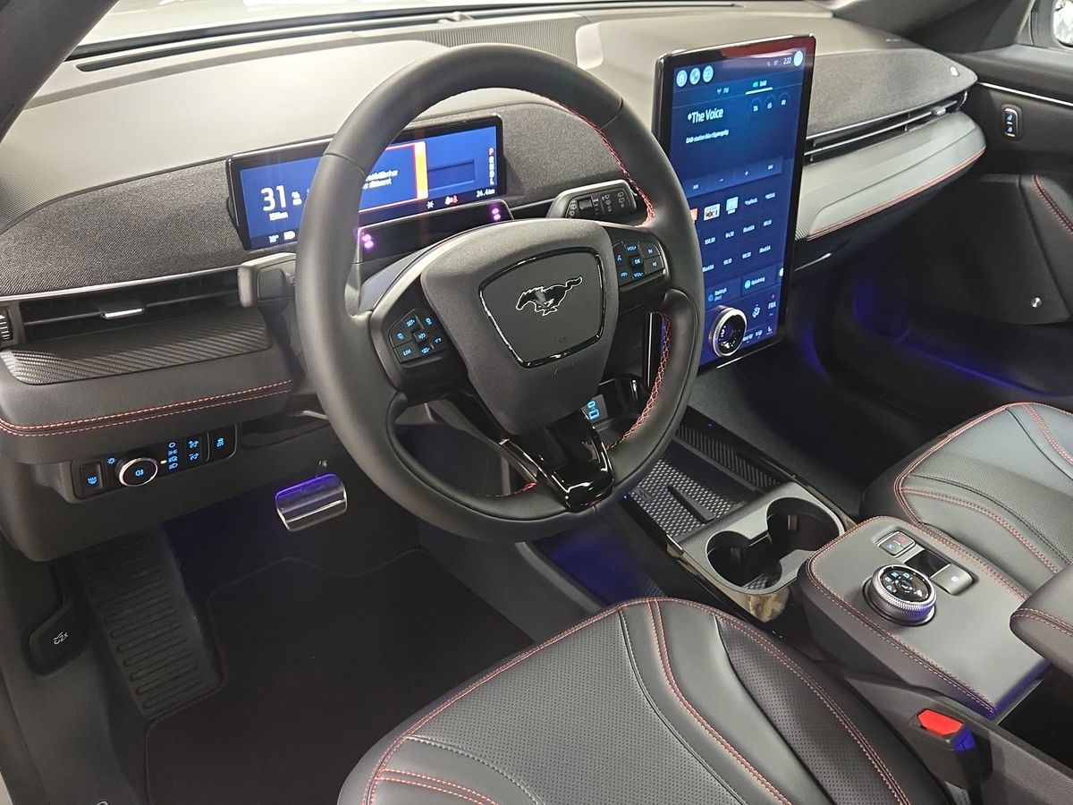 Billede af Ford Mustang Mach-E EL UR Premium AWD 351HK 5d Aut.