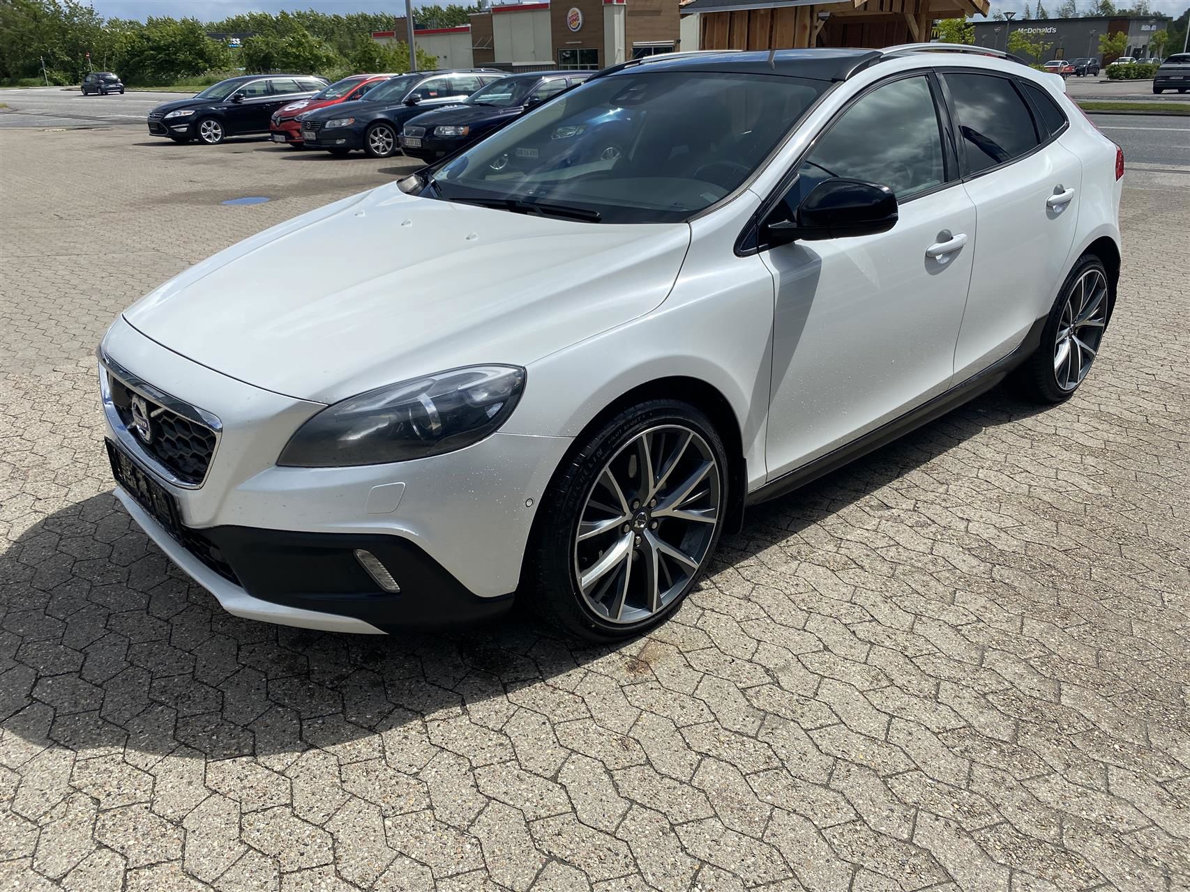 Billede af Volvo V40 Cross Country 2,0 T4 Momentum AWD 190HK 5d 8g Aut.