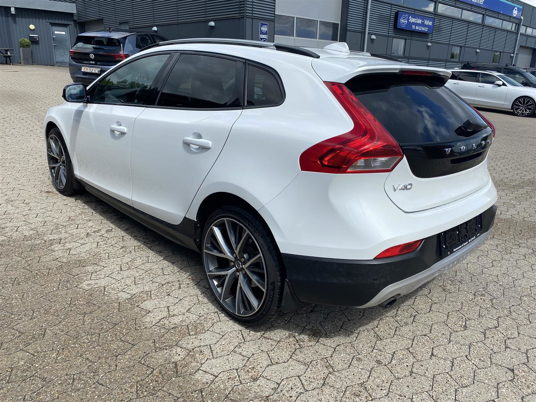 Billede af Volvo V40 Cross Country 2,0 T4 Momentum AWD 190HK 5d 8g Aut.