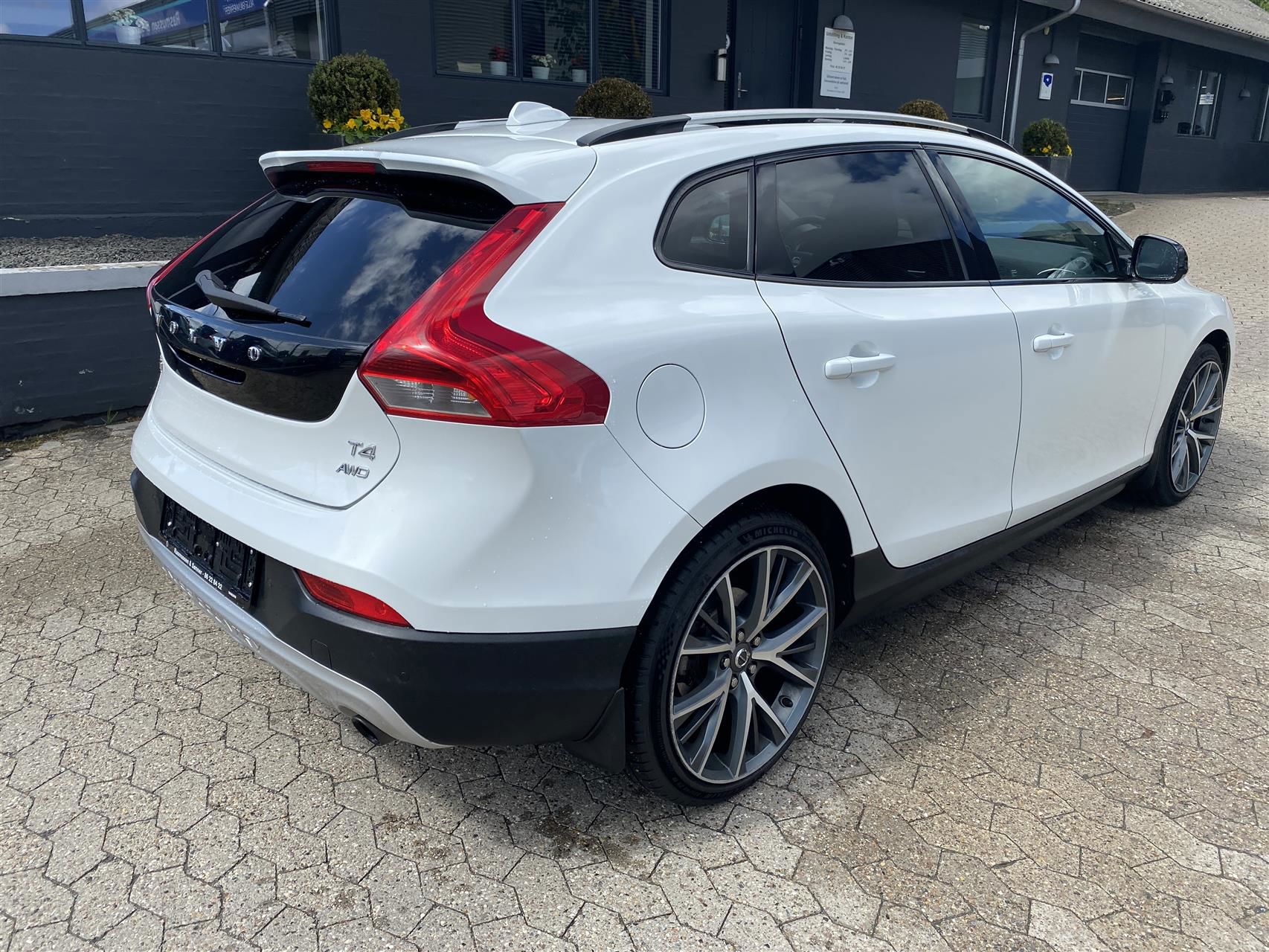Billede af Volvo V40 Cross Country 2,0 T4 Momentum AWD 190HK 5d 8g Aut.