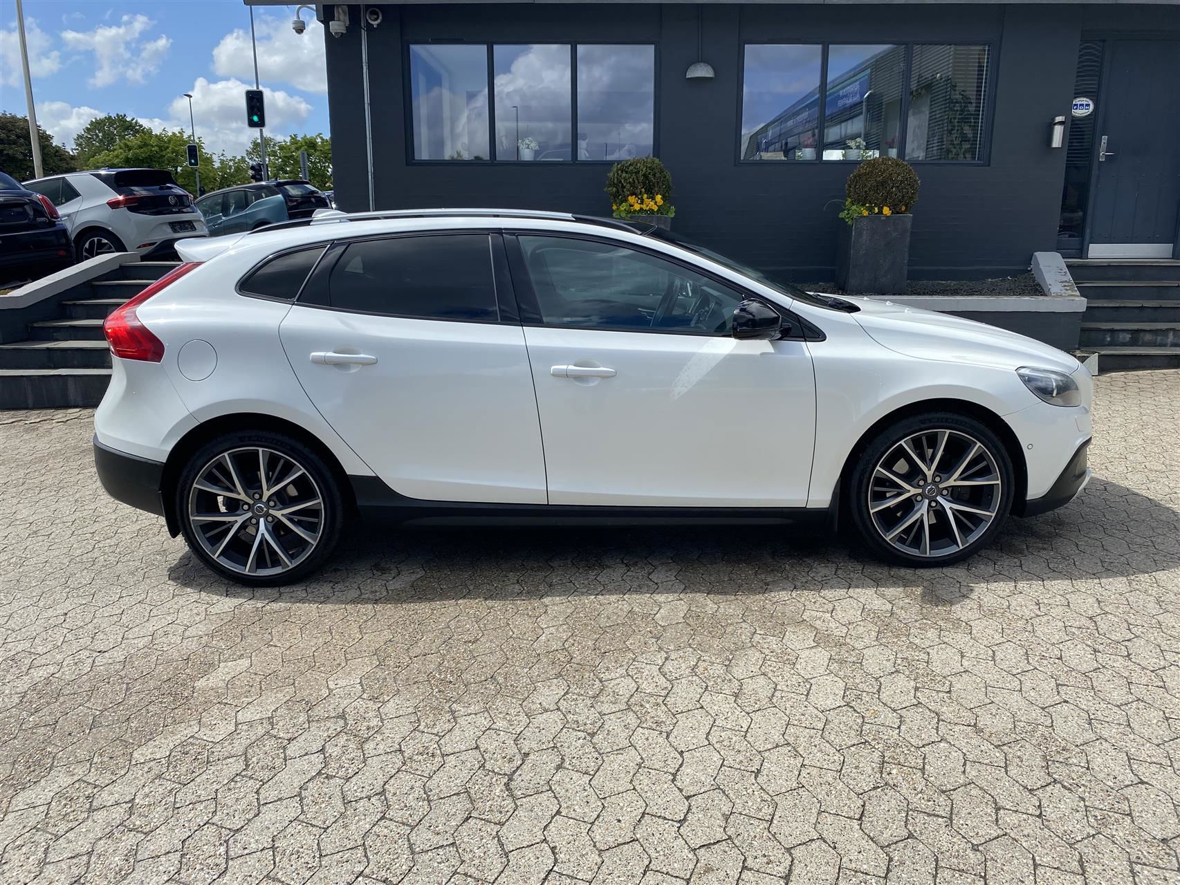 Billede af Volvo V40 Cross Country 2,0 T4 Momentum AWD 190HK 5d 8g Aut.