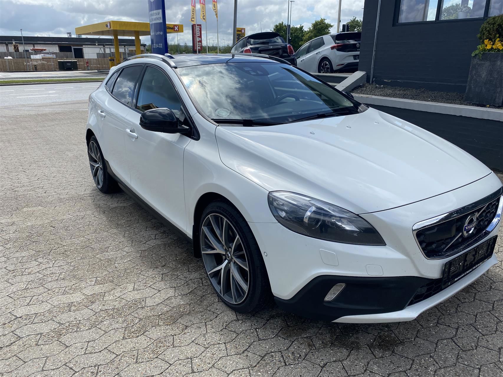 Billede af Volvo V40 Cross Country 2,0 T4 Momentum AWD 190HK 5d 8g Aut.