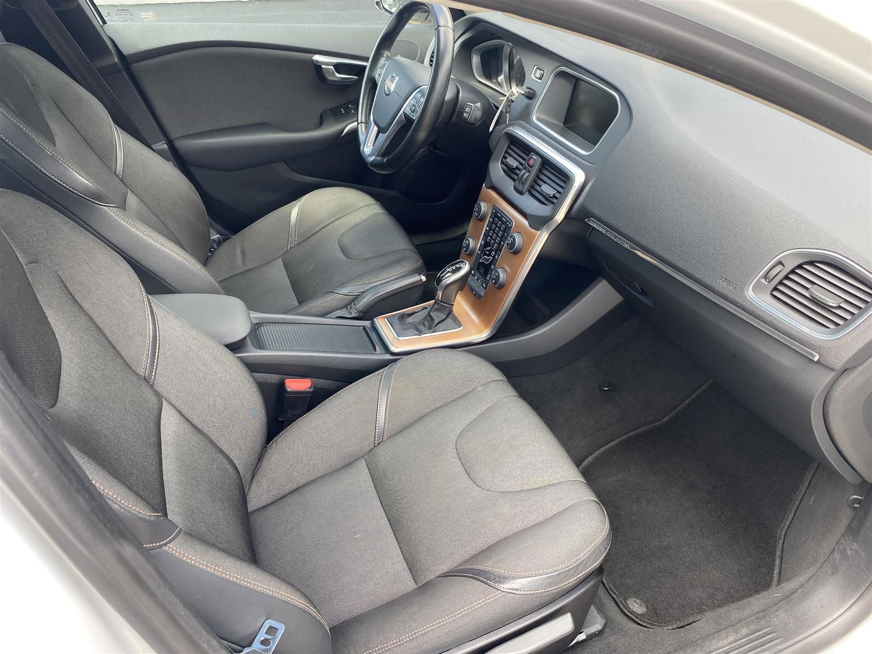 Billede af Volvo V40 Cross Country 2,0 T4 Momentum AWD 190HK 5d 8g Aut.
