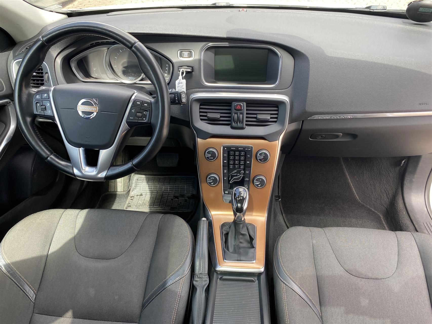 Billede af Volvo V40 Cross Country 2,0 T4 Momentum AWD 190HK 5d 8g Aut.