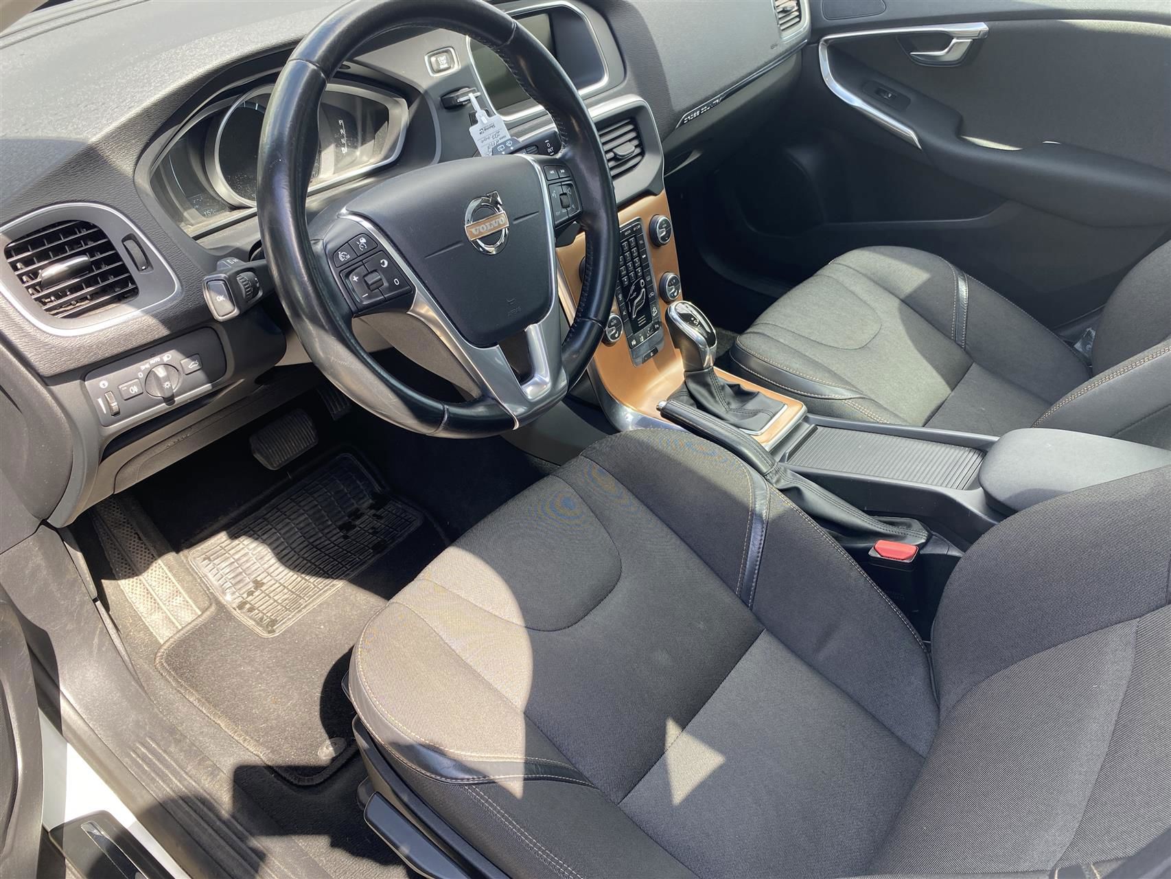 Billede af Volvo V40 Cross Country 2,0 T4 Momentum AWD 190HK 5d 8g Aut.