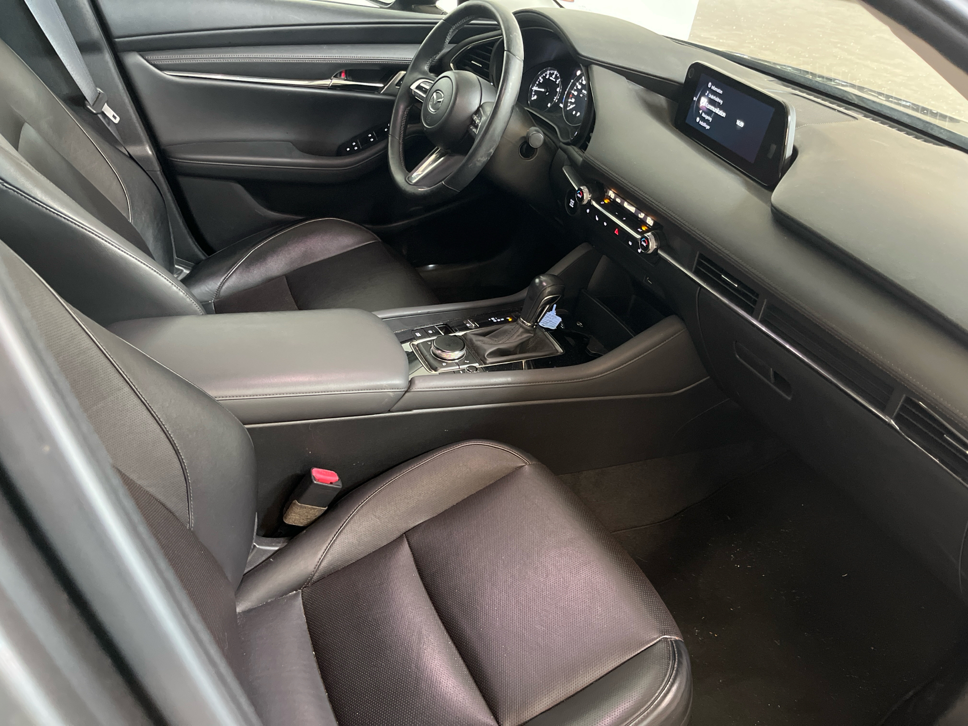Billede af Mazda 3 2,0 Skyactiv-G  Mild hybrid Cosmo 122HK 6g Aut.