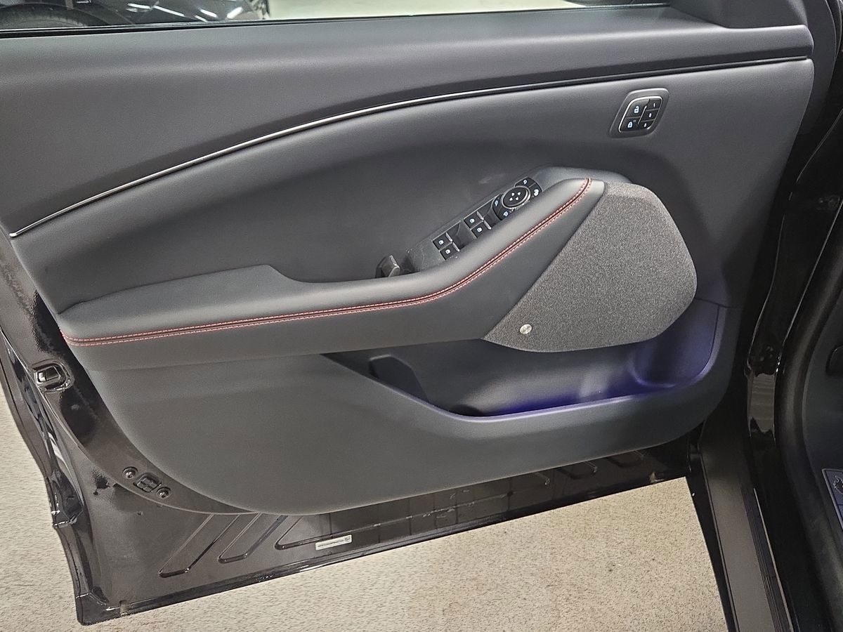 Billede af Ford Mustang Mach-E EL UR Premium AWD 351HK 5d Aut.