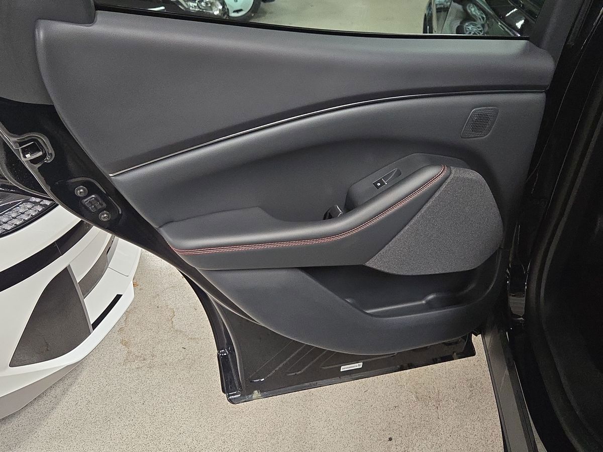 Billede af Ford Mustang Mach-E EL UR Premium AWD 351HK 5d Aut.