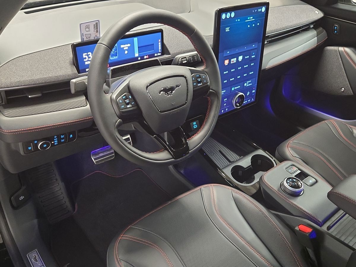 Billede af Ford Mustang Mach-E EL UR Premium AWD 351HK 5d Aut.