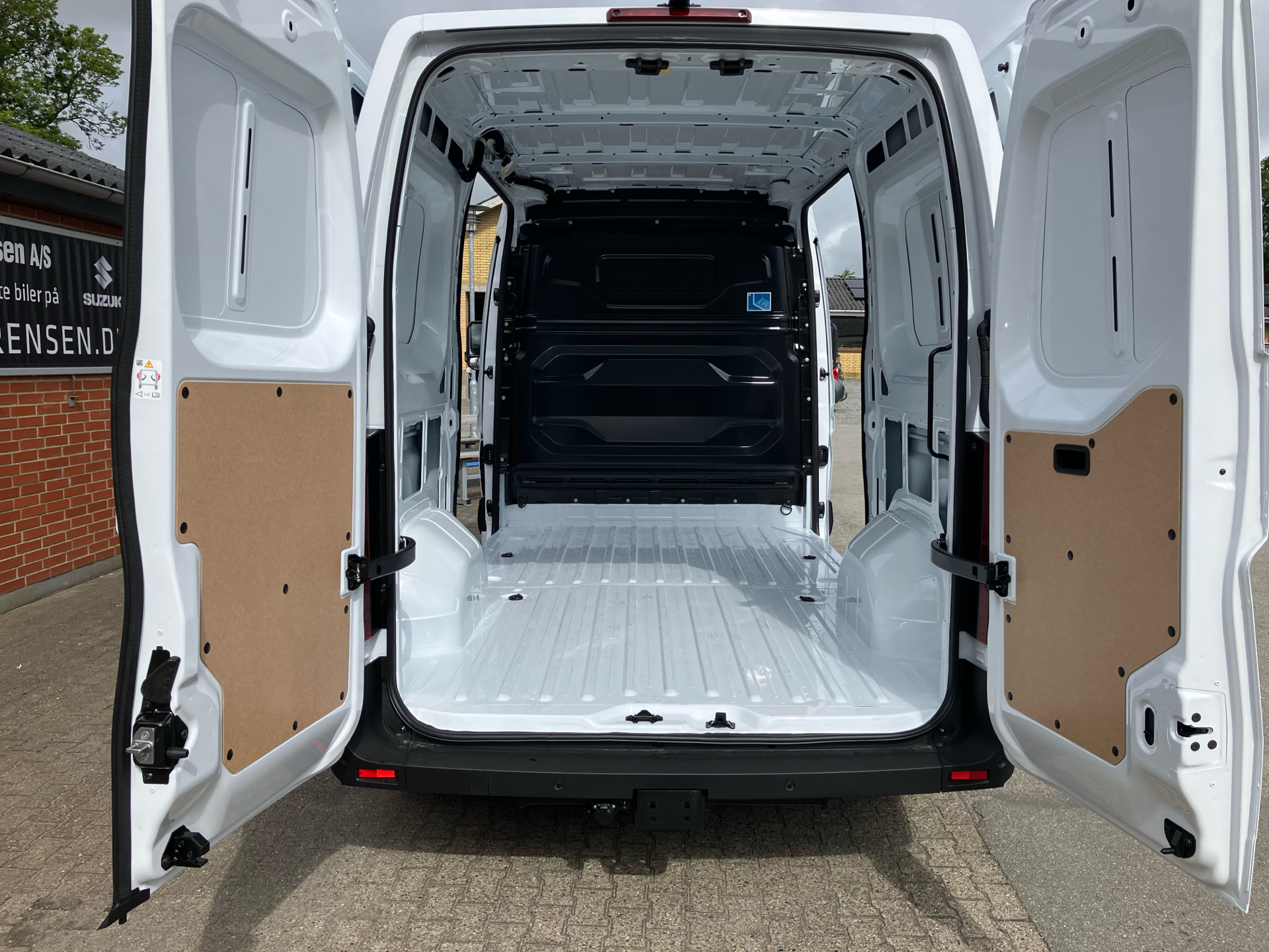 Billede af Nissan Interstar L2H2 2,0 DCi N-Connecta 150HK Van 6g