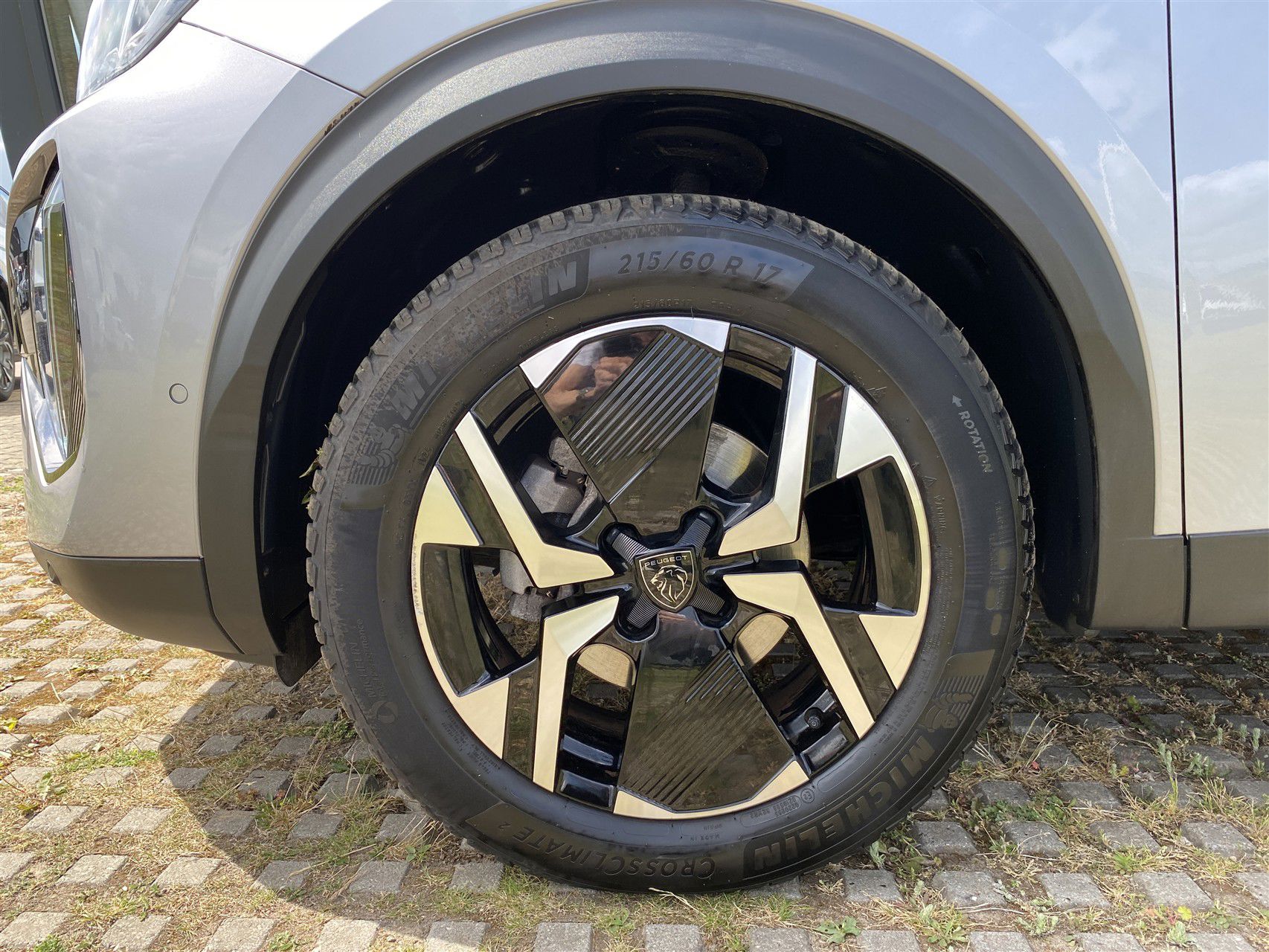Billede af Peugeot 2008 1,2 PureTech Allure EAT8 130HK 5d 8g Aut.