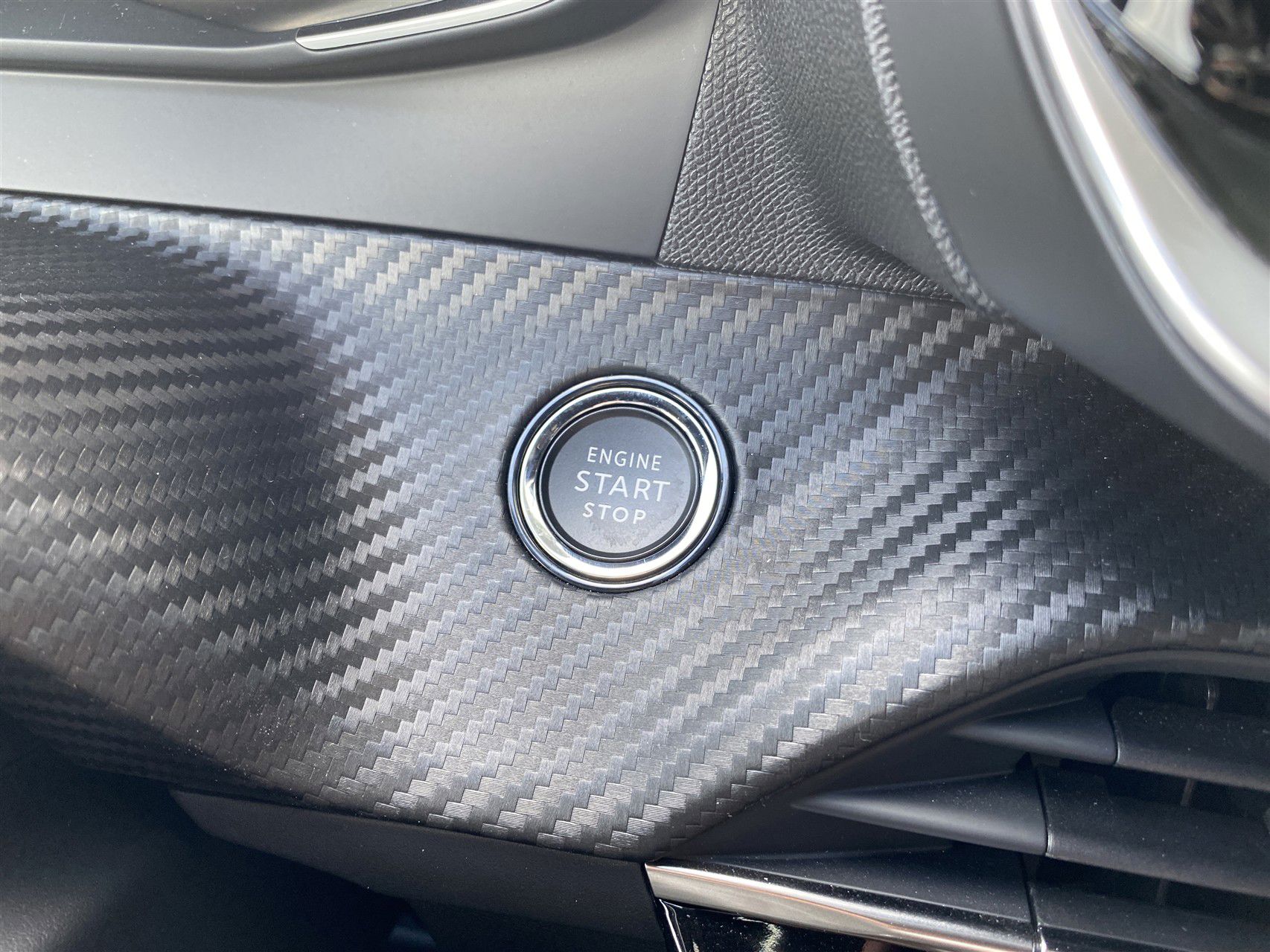 Billede af Peugeot 2008 1,2 PureTech Allure EAT8 130HK 5d 8g Aut.