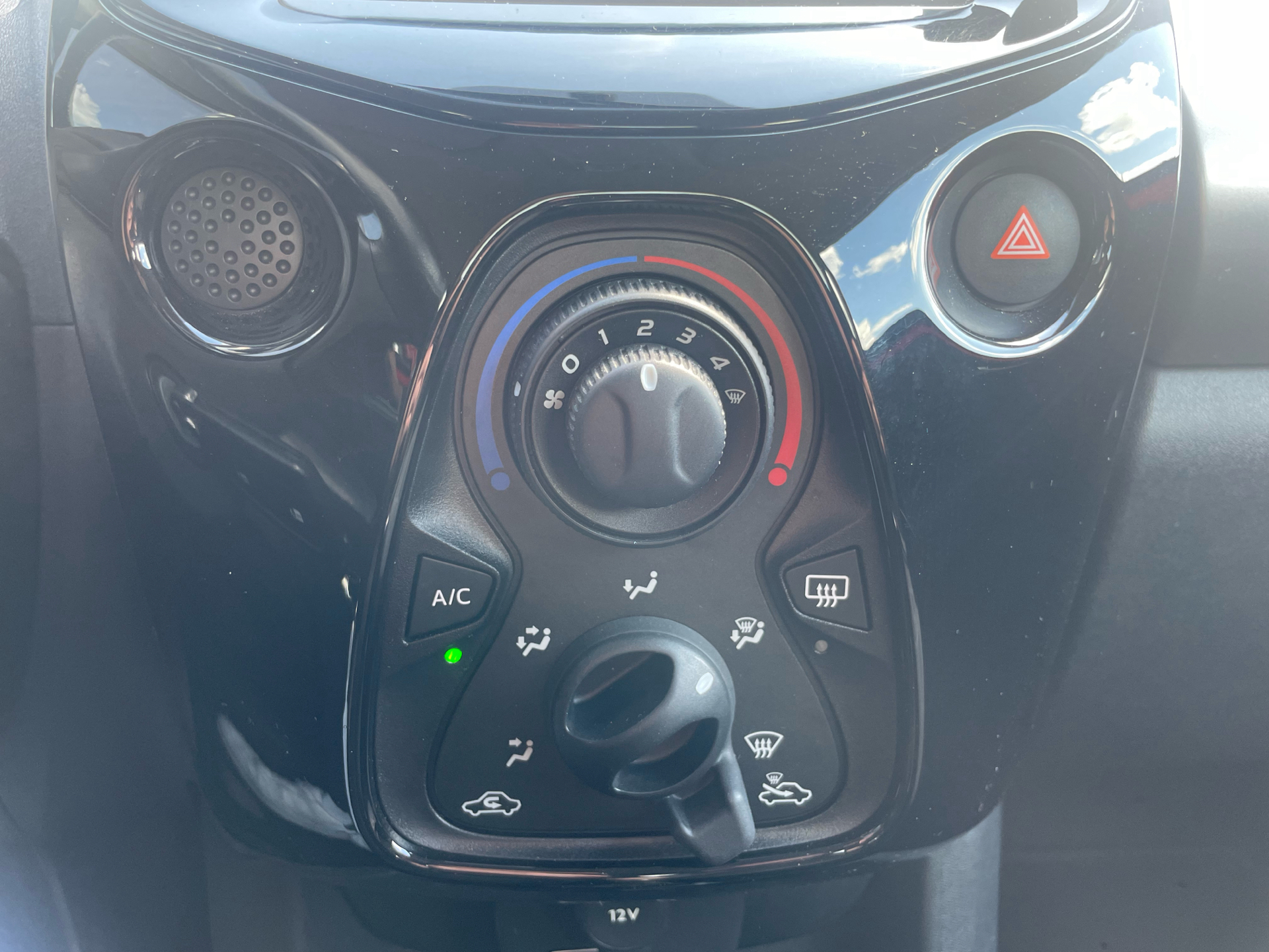 Billede af Peugeot 108 1,0 e-Vti More+ 69HK 5d