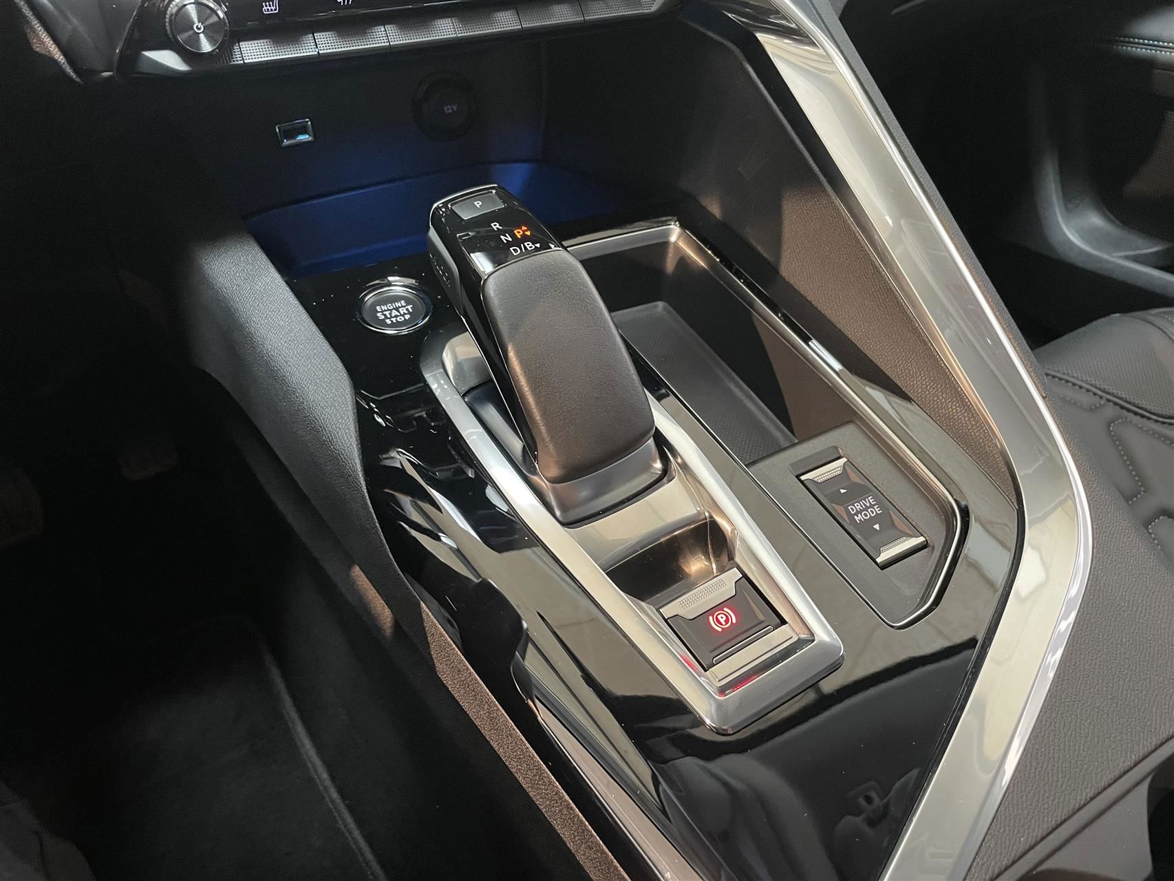 Billede af Peugeot 3008 1,6 PureTech  Plugin-hybrid Selection Sport LTD EAT8 225HK 5d 8g Aut.