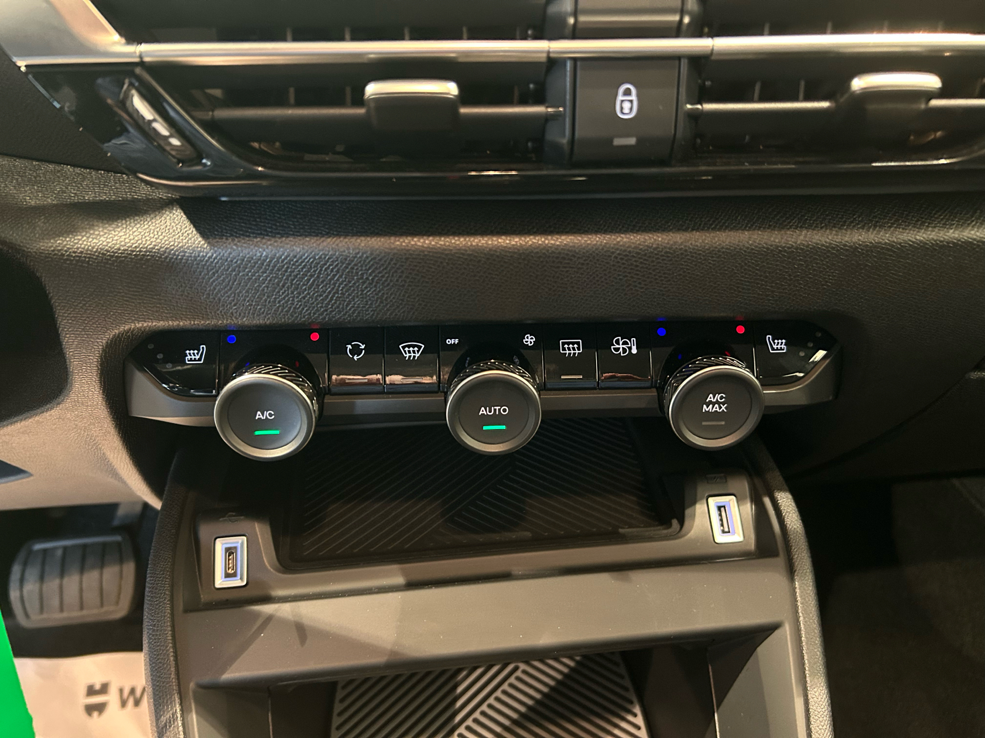 Billede af Citroën C4 1,2 PureTech Shine Ltd. EAT8 130HK 5d 8g Aut.