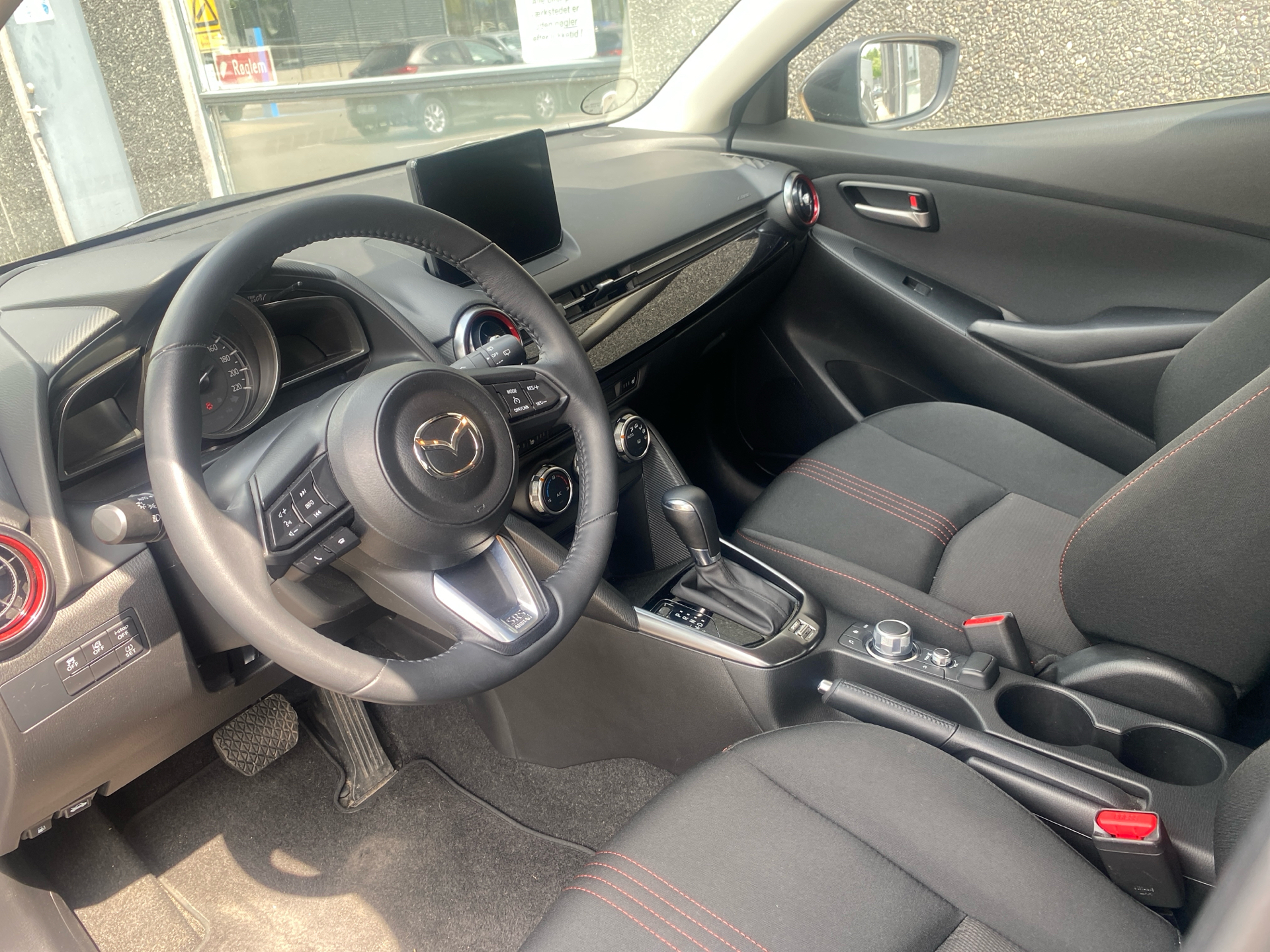 Billede af Mazda 2 1,5 Skyactiv-G Homura 90HK 5d 6g Aut.