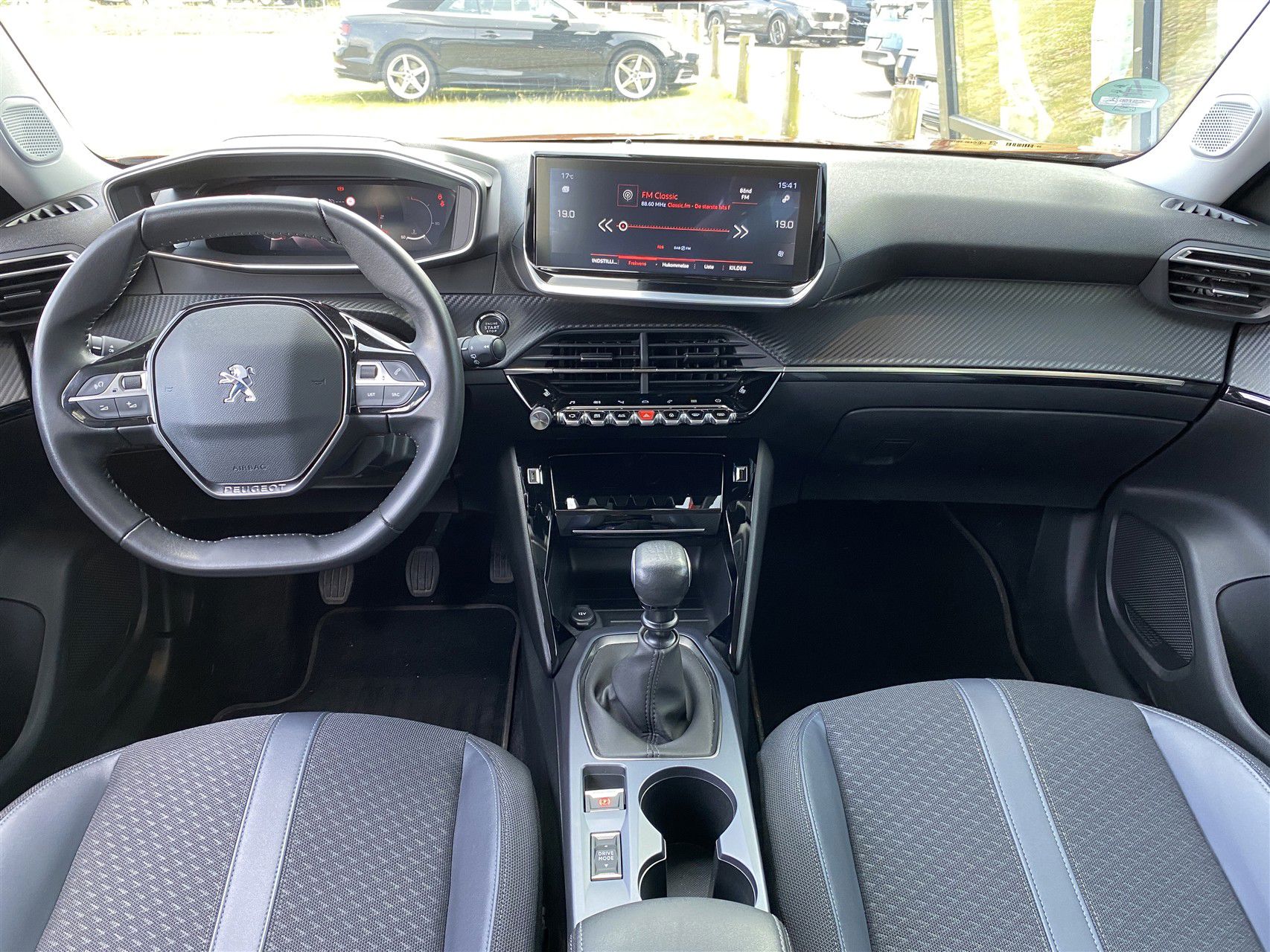 Billede af Peugeot 2008 1,2 PureTech Allure Tour 130HK 5d