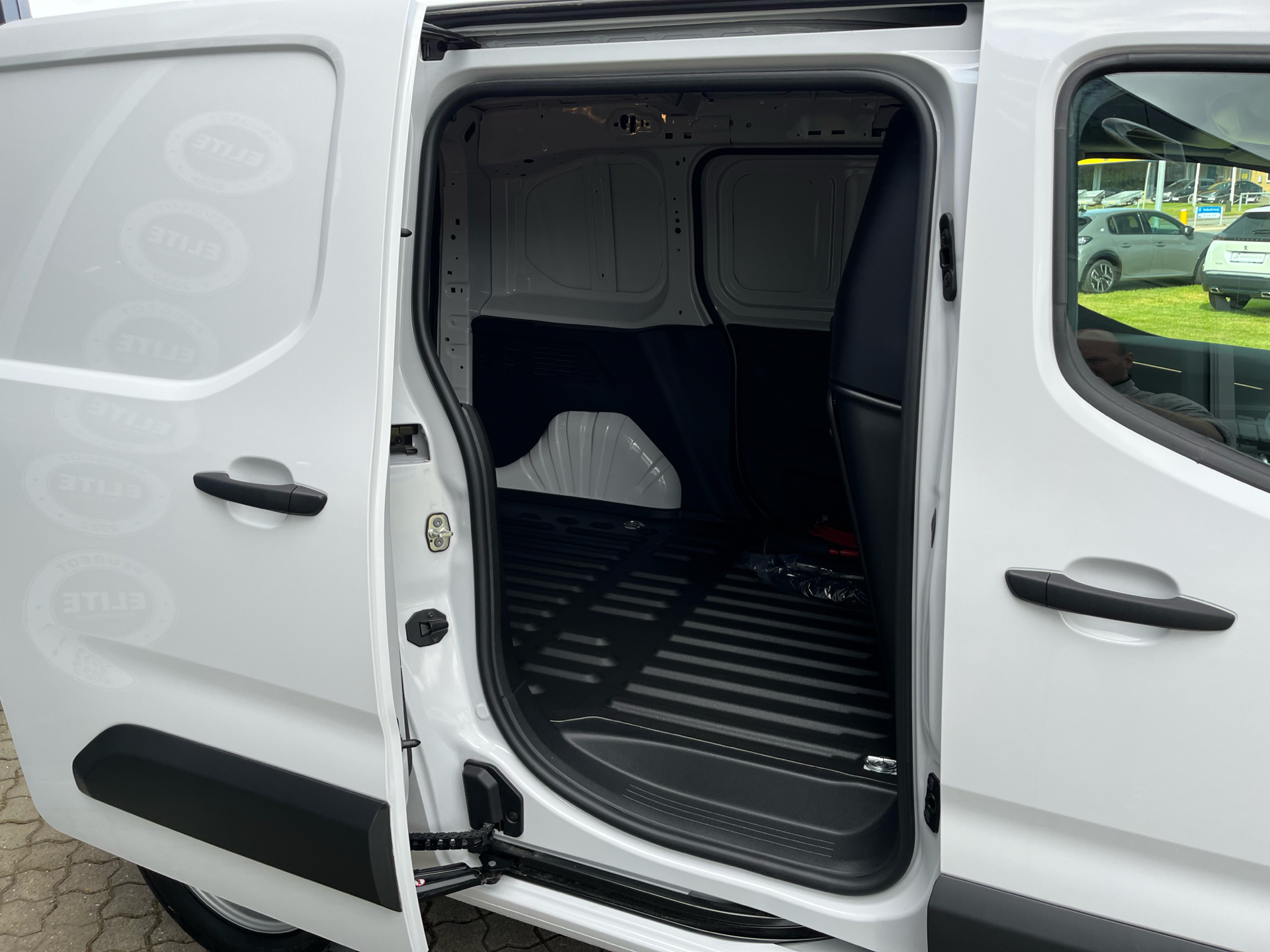 Billede af Peugeot e-Partner L1 V2 EL Plus 136HK Van Aut.