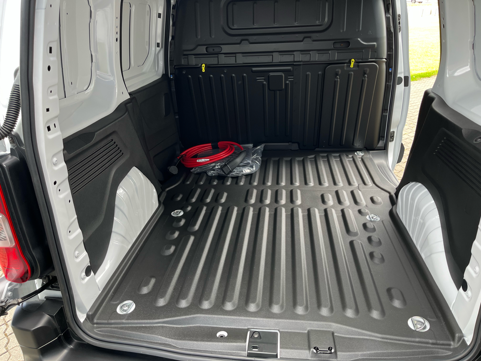 Billede af Peugeot e-Partner L1 V2 EL Plus 136HK Van Aut.