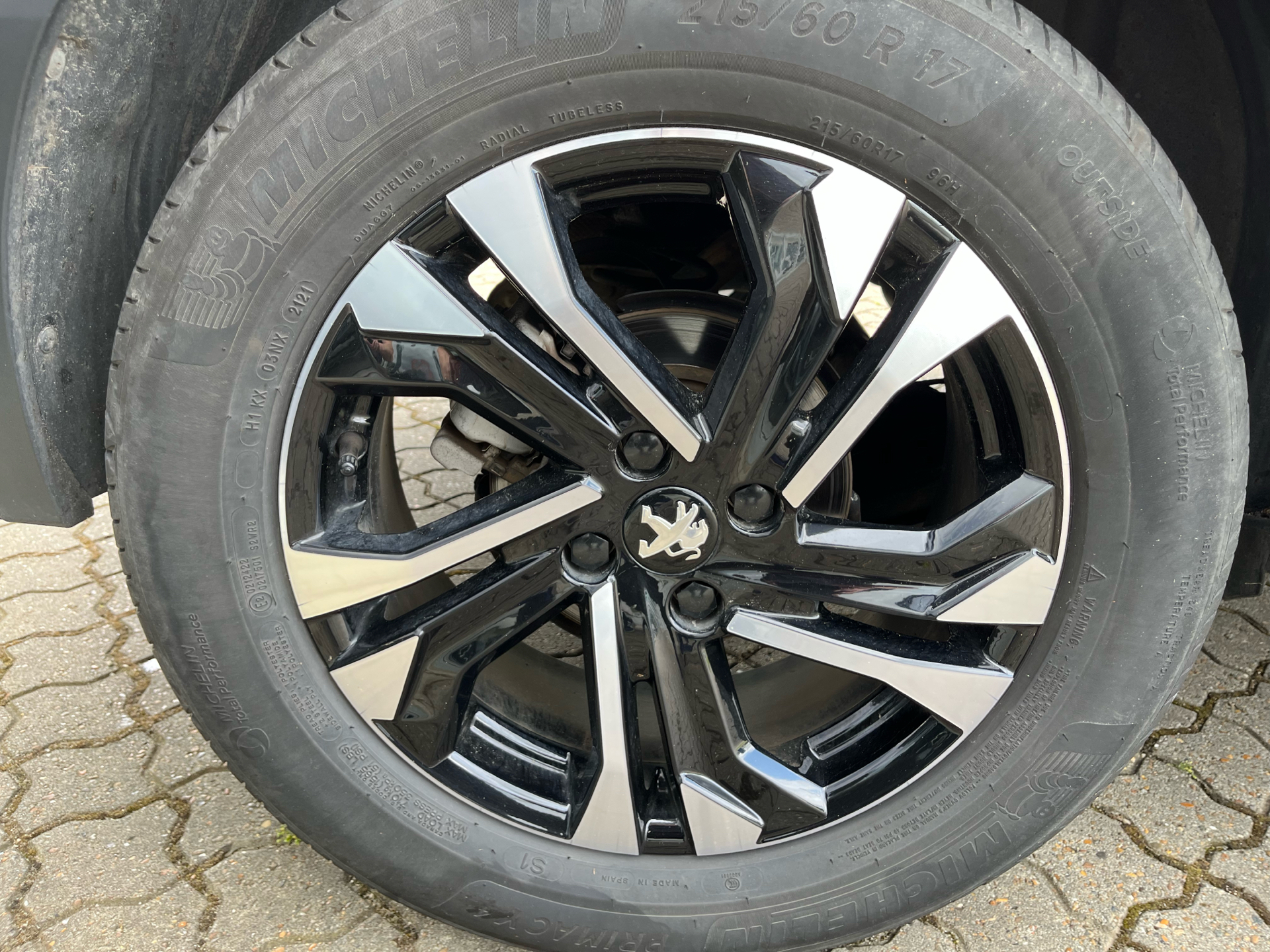 Billede af Peugeot 2008 1,2 PureTech Allure Pack EAT8 130HK 5d 8g Aut.