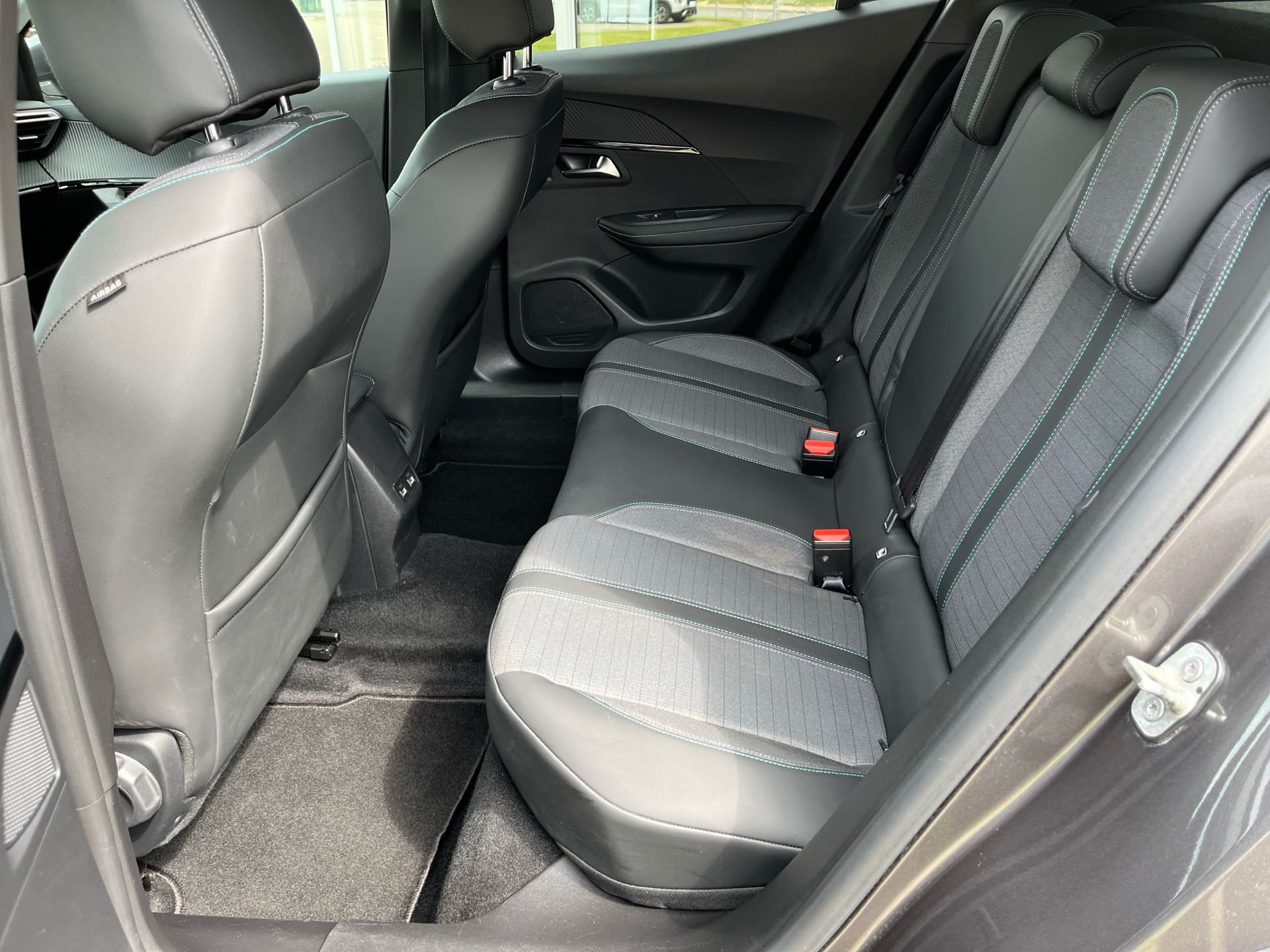 Billede af Peugeot 2008 1,2 PureTech Allure Pack EAT8 130HK 5d 8g Aut.