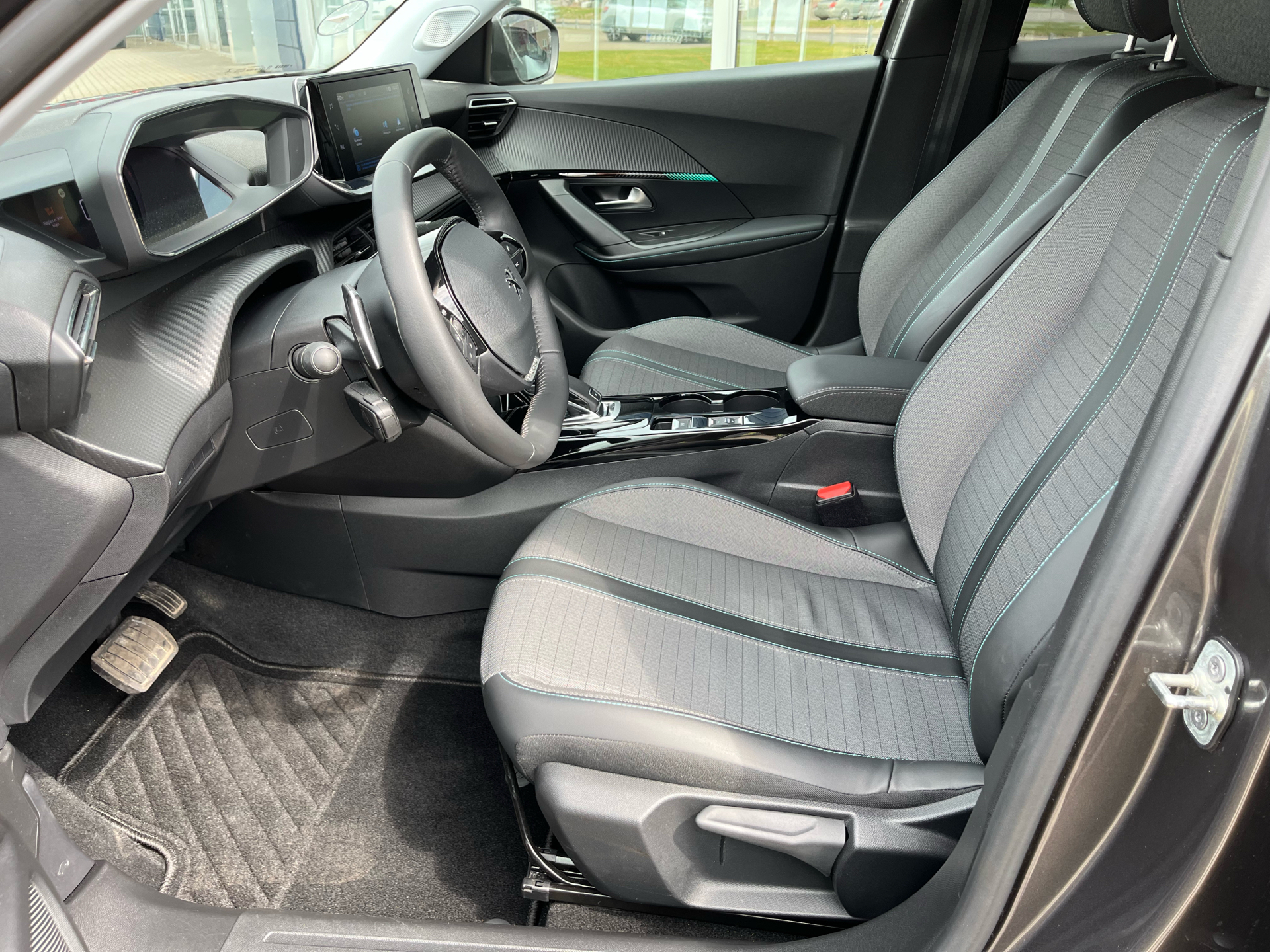 Billede af Peugeot 2008 1,2 PureTech Allure Pack EAT8 130HK 5d 8g Aut.