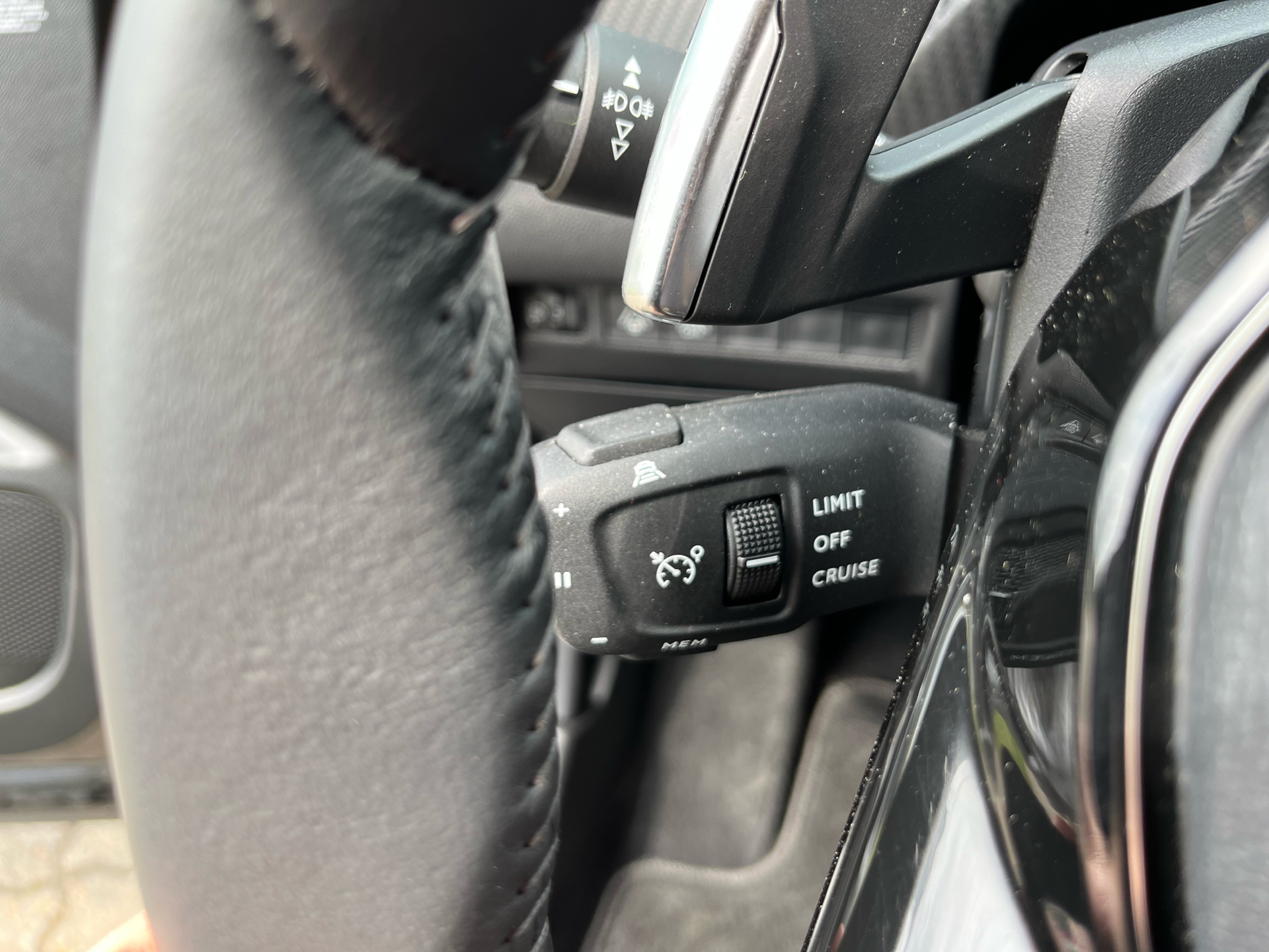 Billede af Peugeot 2008 1,2 PureTech Allure Pack EAT8 130HK 5d 8g Aut.