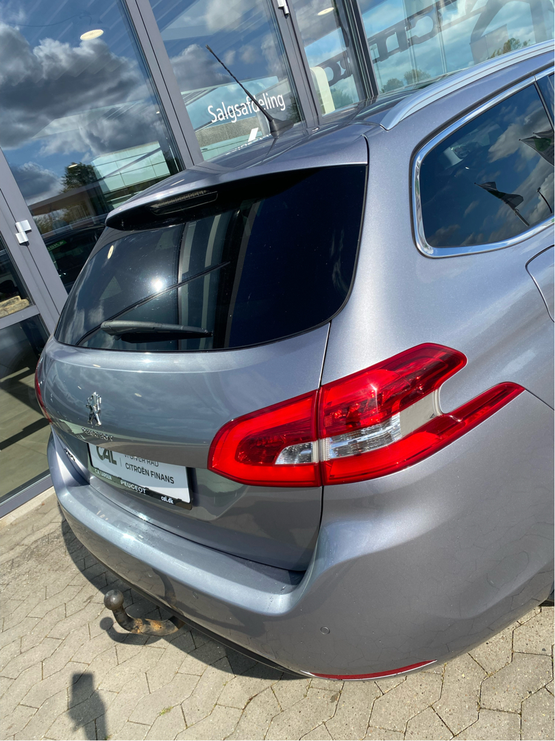 Billede af Peugeot 308 SW 1,6 BlueHDi Allure Sky EAT6 120HK Stc 6g Aut.