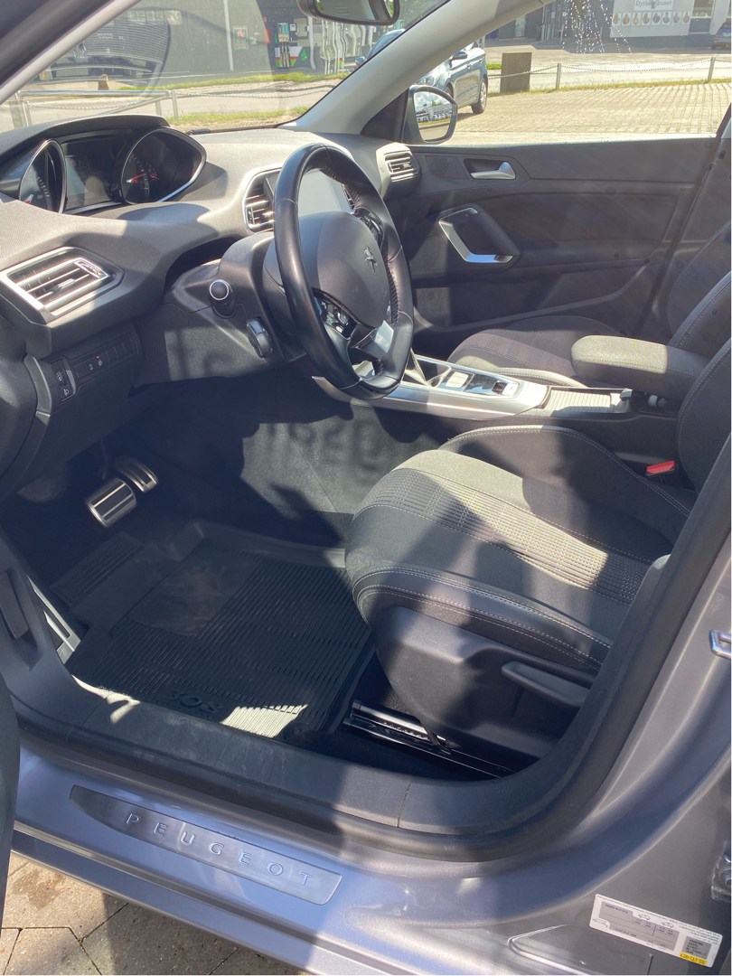 Billede af Peugeot 308 SW 1,6 BlueHDi Allure Sky EAT6 120HK Stc 6g Aut.