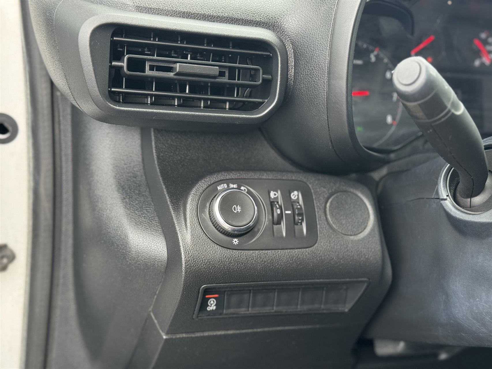Billede af Opel Combo L2V2 1,5 D Essentia 102HK Van